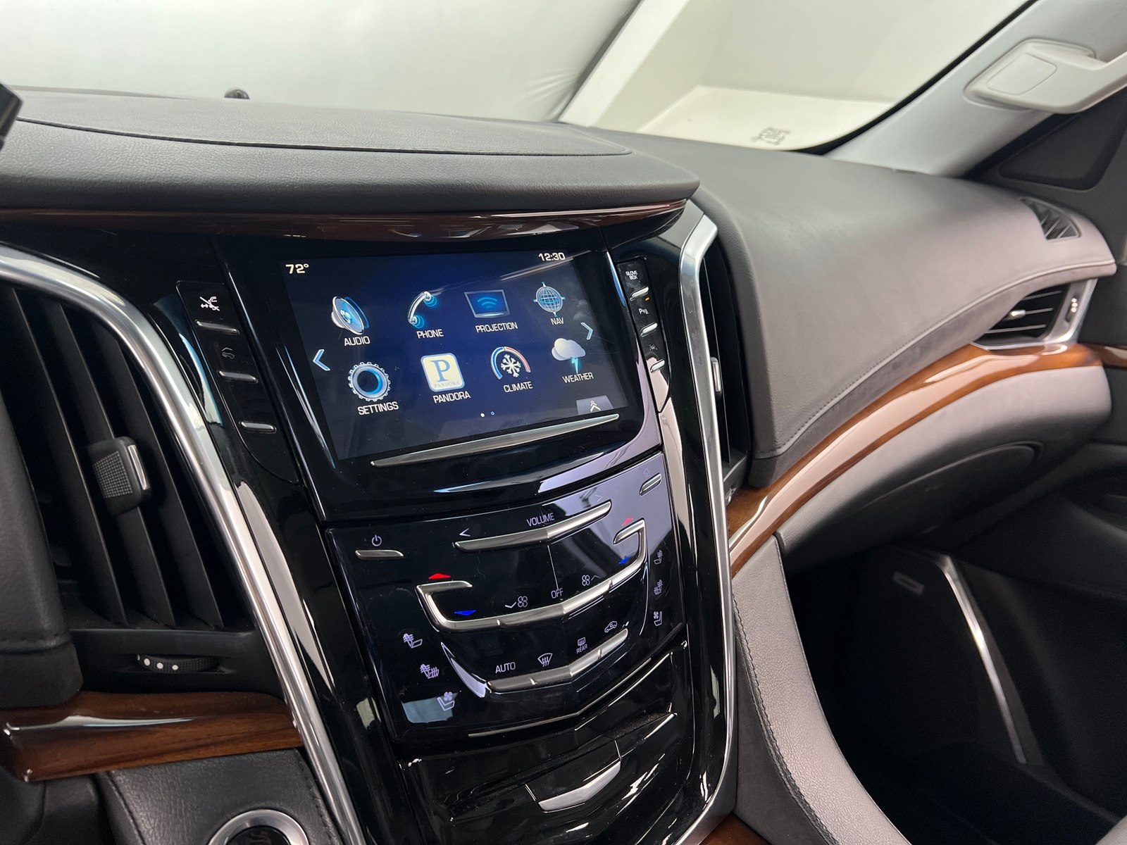Thumbnail: 2016 Cadillac Escalade - 3