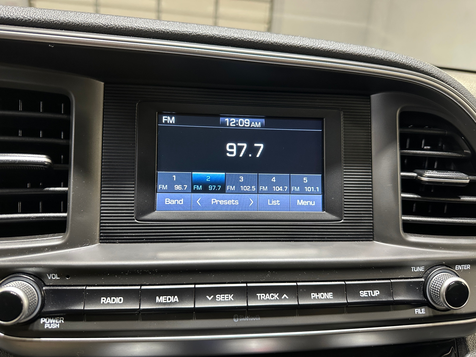 Thumbnail: 2019 Hyundai Elantra - 4