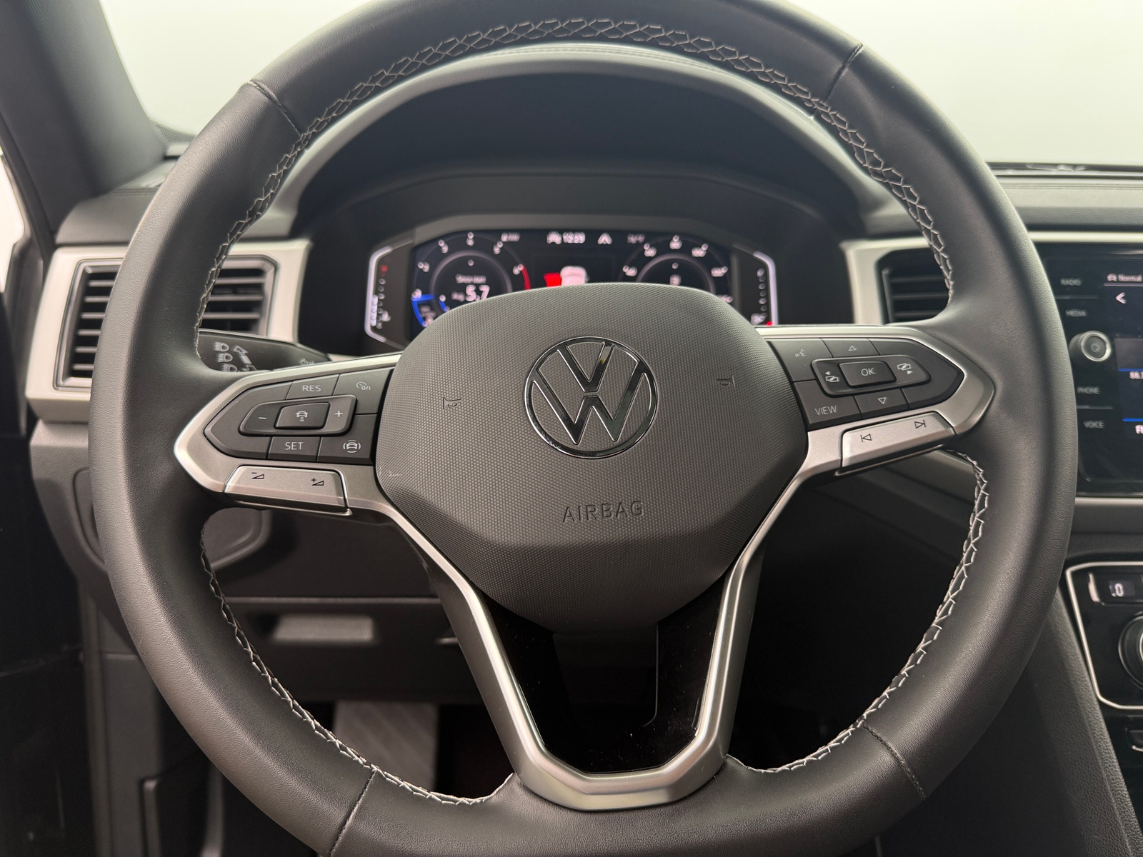 Thumbnail: 2022 Volkswagen Atlas - 4