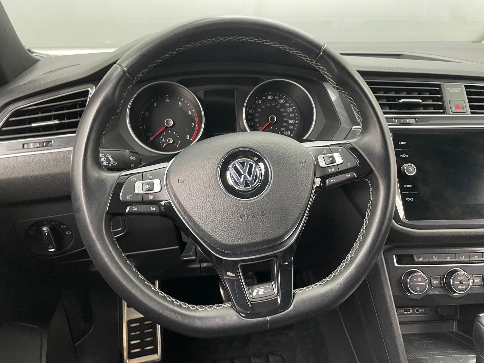 Thumbnail: 2020 Volkswagen Tiguan - 4