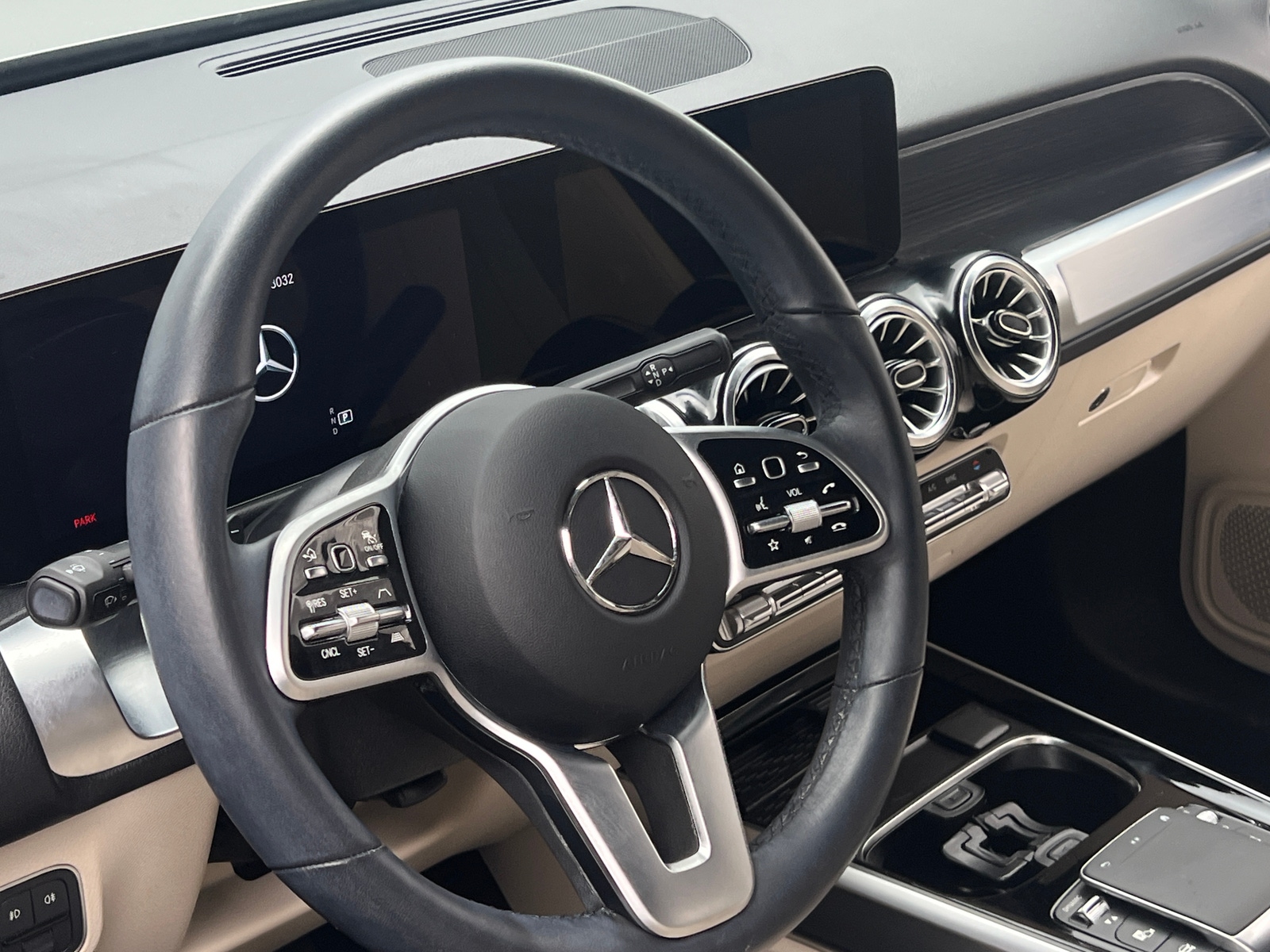 Thumbnail: 2023 Mercedes-Benz GLB - 4