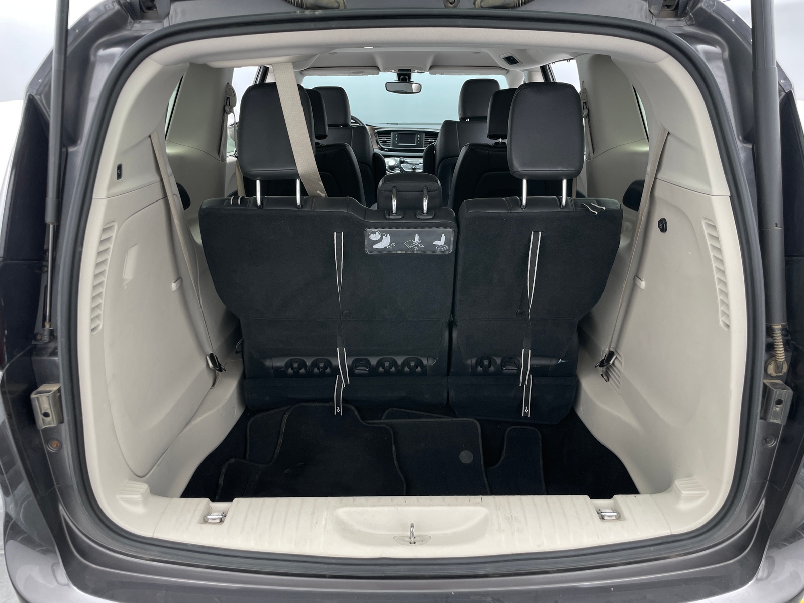 Thumbnail: 2017 Chrysler Pacifica - 6