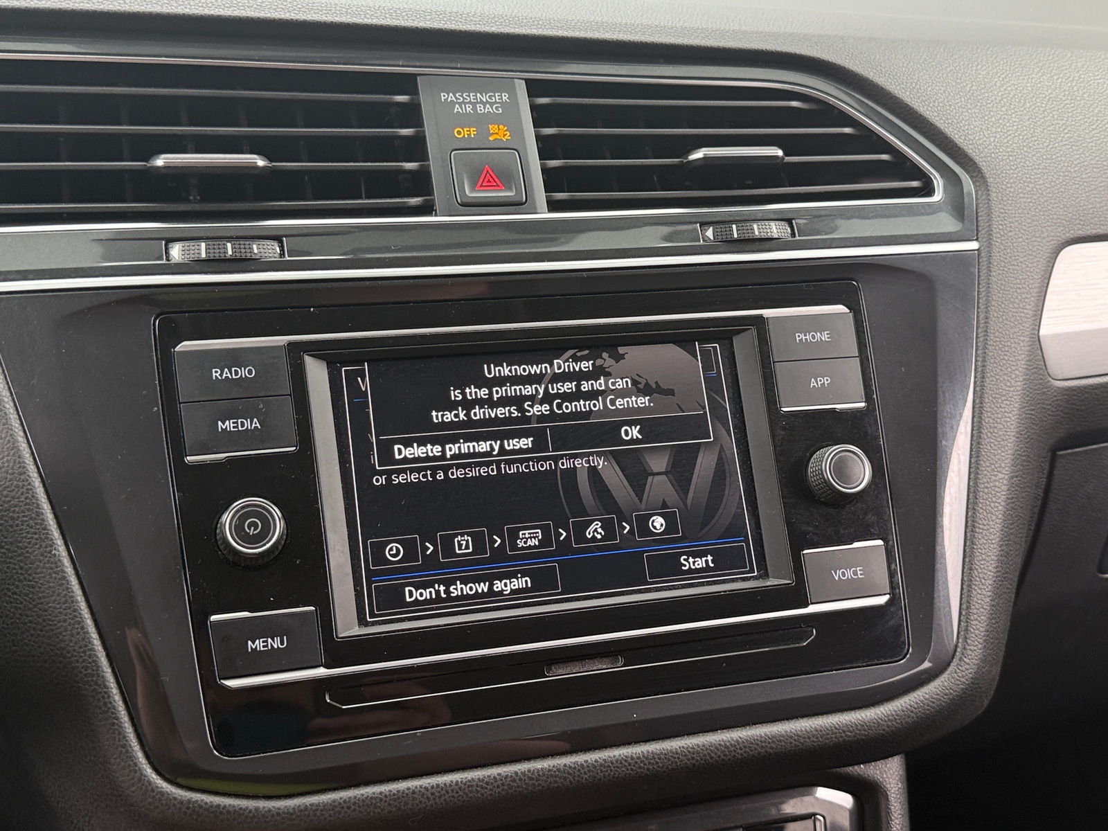 Thumbnail: 2020 Volkswagen Tiguan - 4