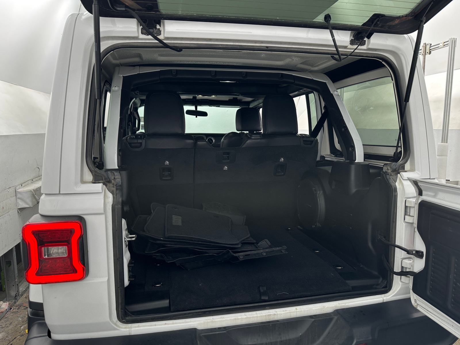 Thumbnail: 2021 Jeep Wrangler - 6