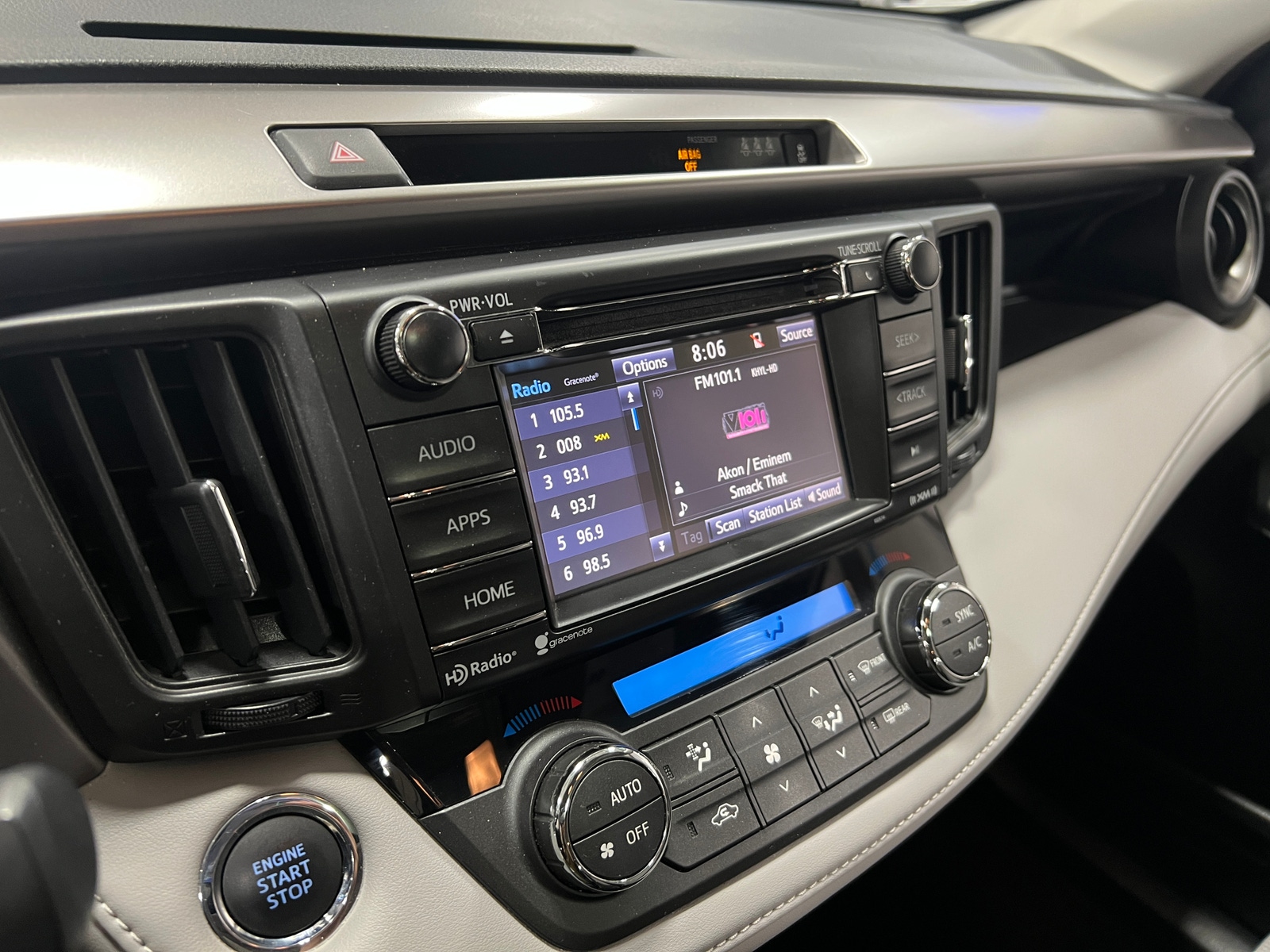 Thumbnail: 2018 Toyota RAV4 - 4
