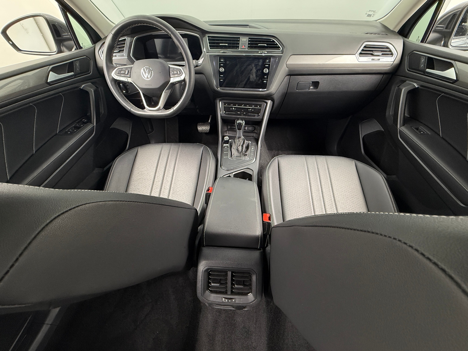 Thumbnail: 2023 Volkswagen Tiguan - 2