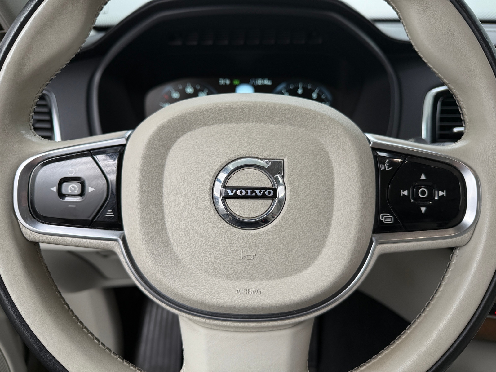 Thumbnail: 2016 Volvo XC90 - 4