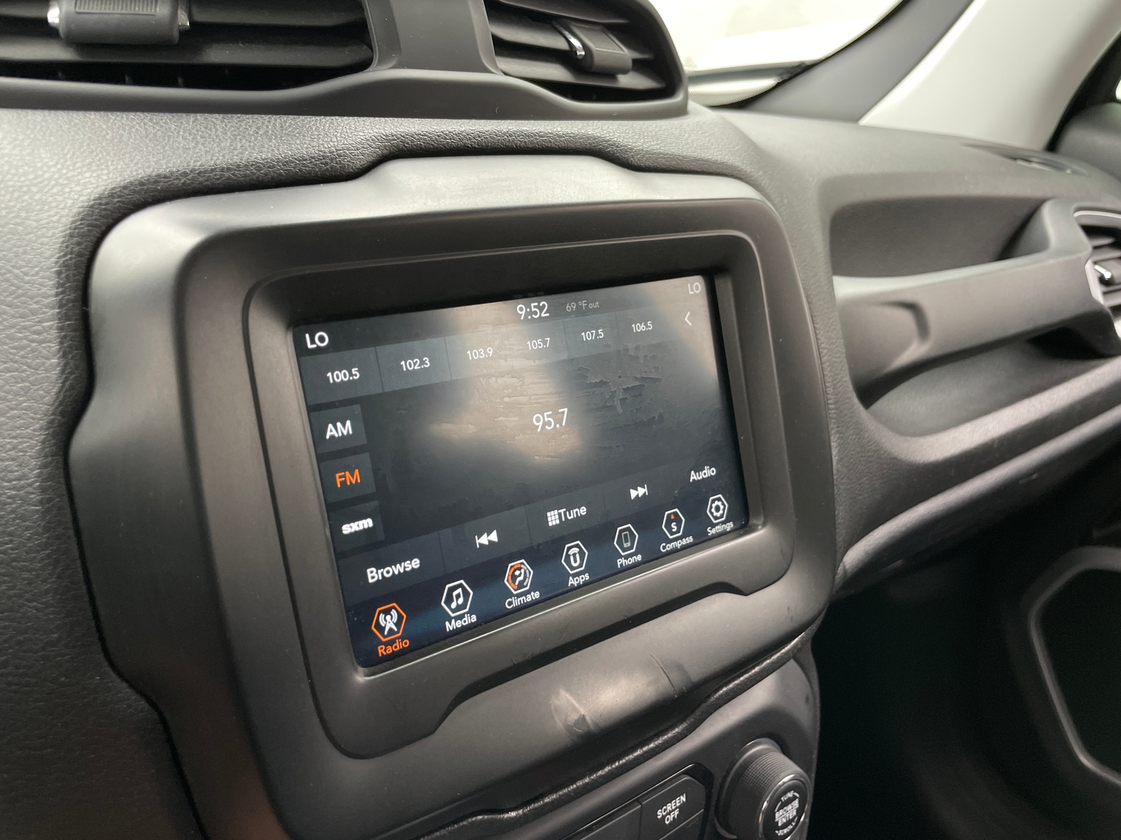 Thumbnail: 2019 Jeep Renegade - 4