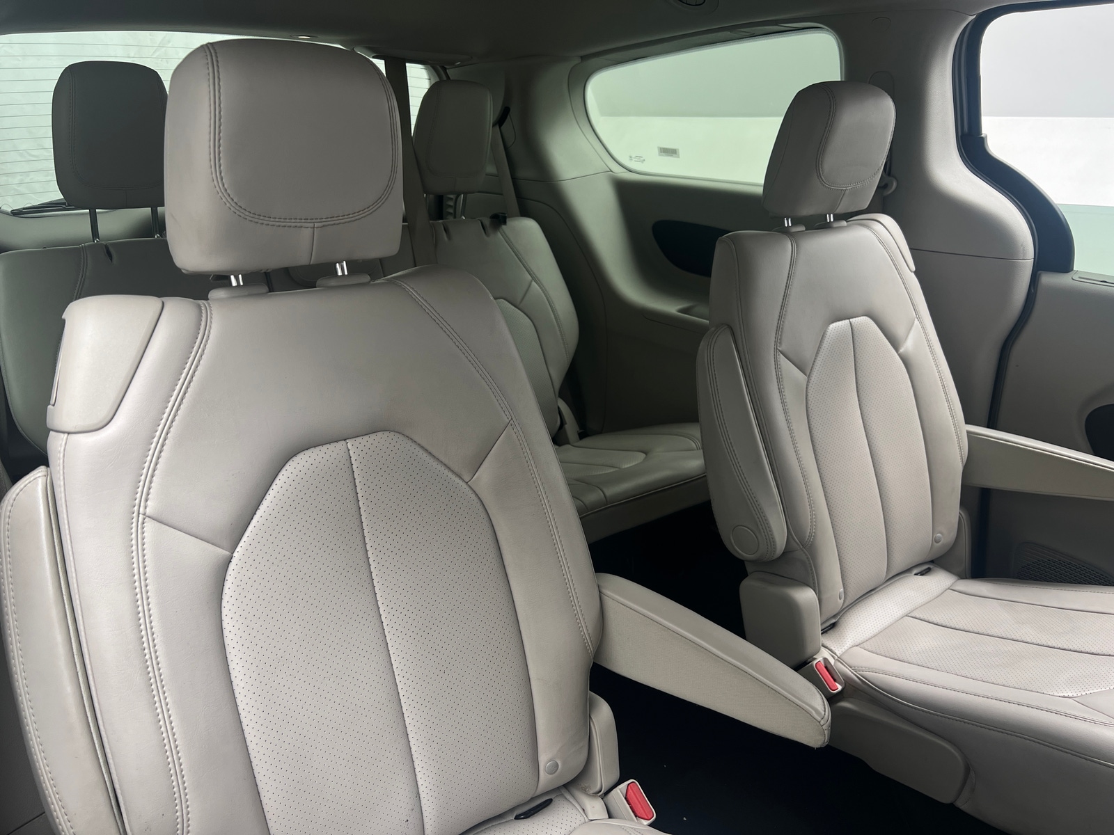 Thumbnail: 2021 Chrysler Voyager - 5