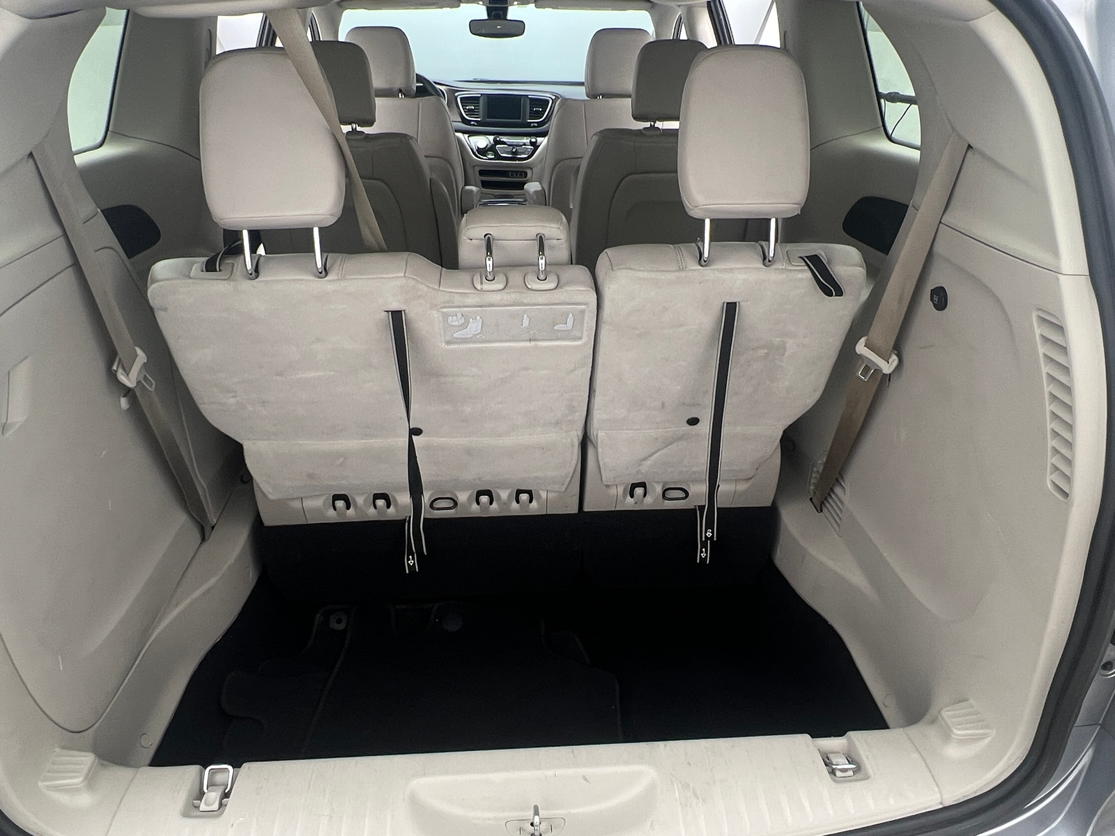 Thumbnail: 2021 Chrysler Voyager - 6