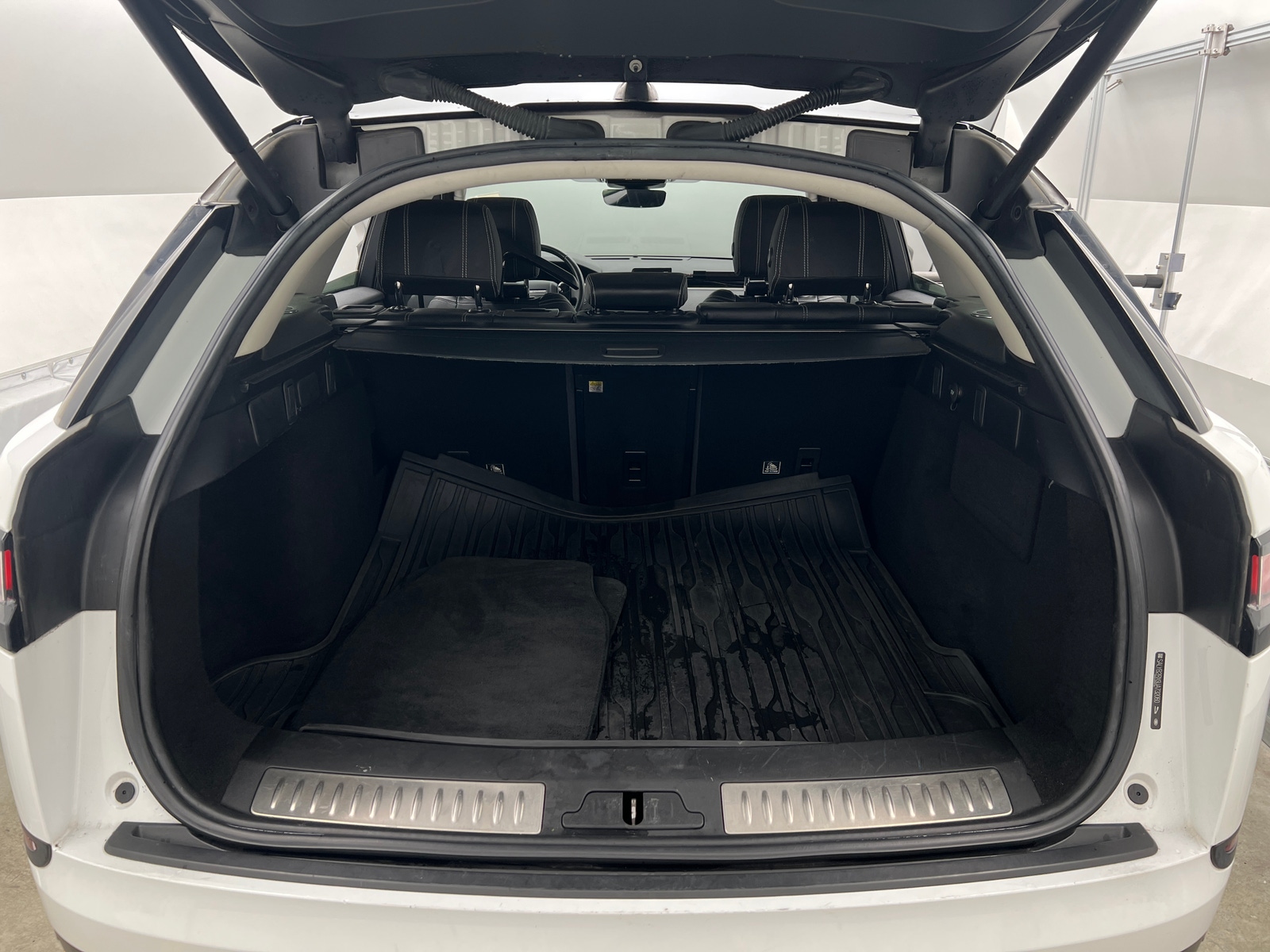 Thumbnail: 2018 Land Rover Range Rover Velar - 6