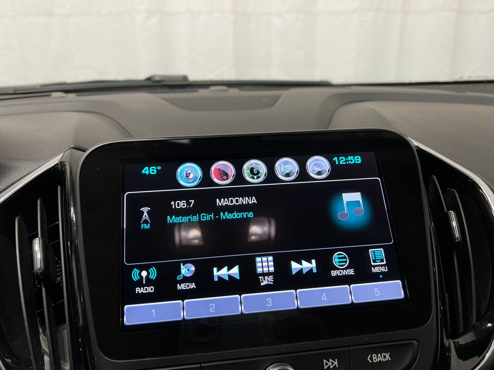 Thumbnail: 2016 Chevrolet Volt - 3