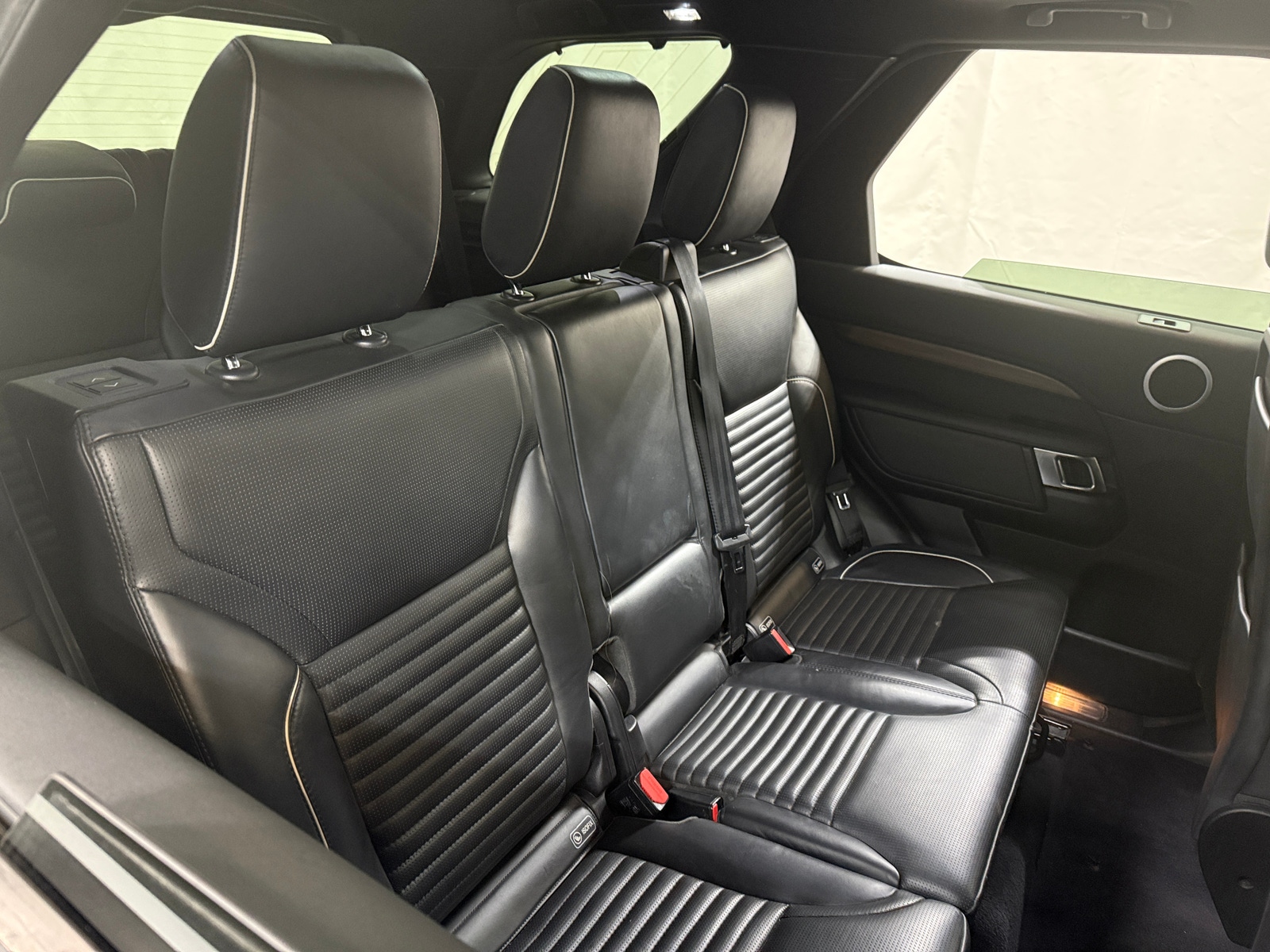 Thumbnail: 2019 Land Rover Discovery - 5