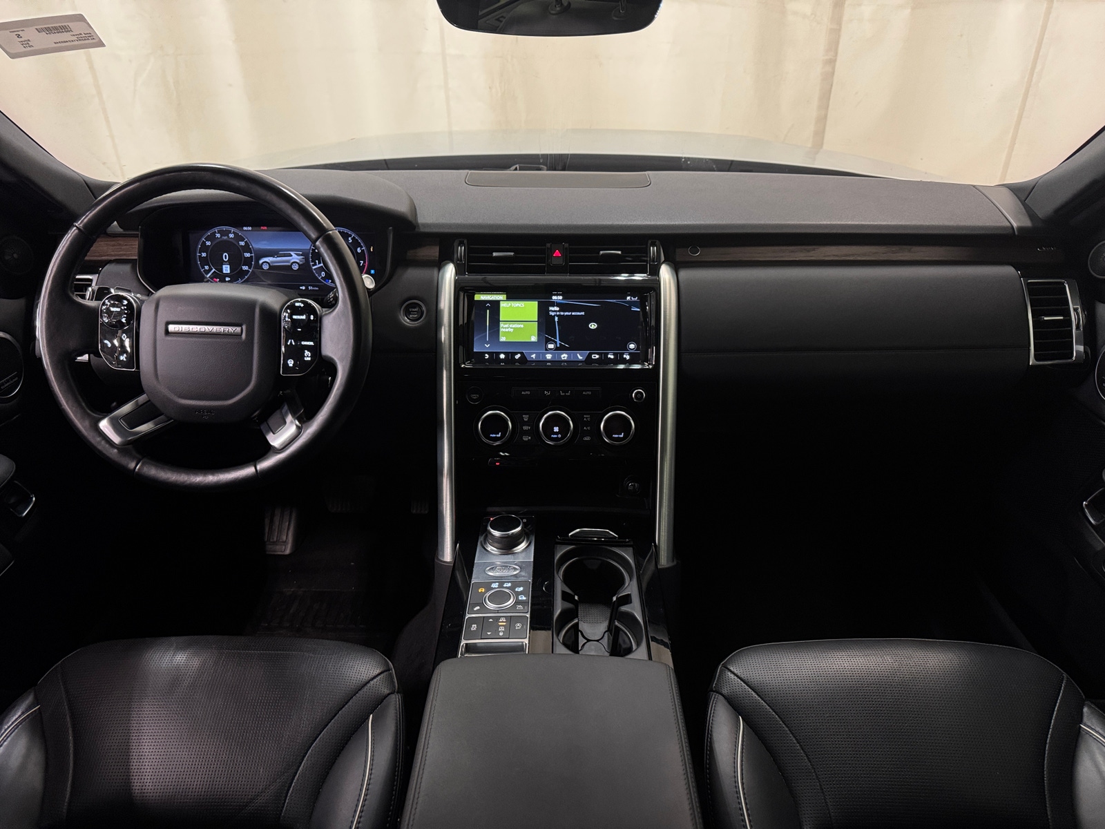Thumbnail: 2019 Land Rover Discovery - 2