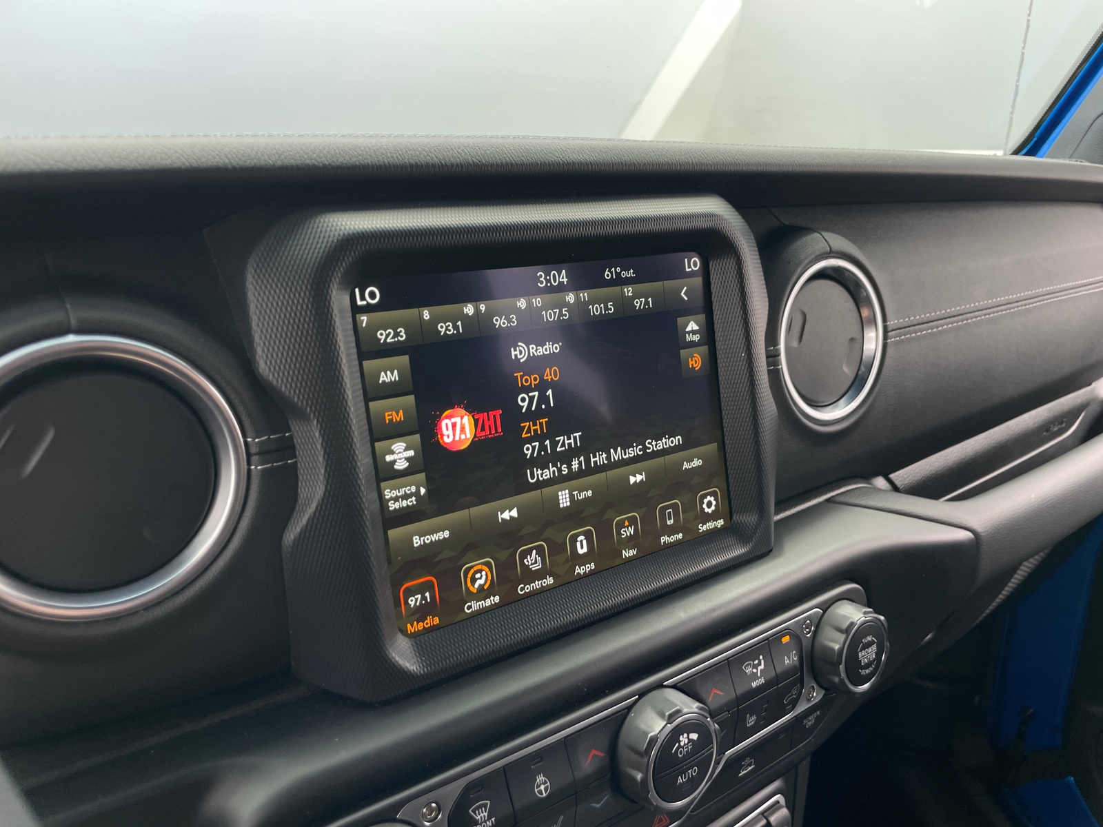 Thumbnail: 2022 Jeep Wrangler - 3