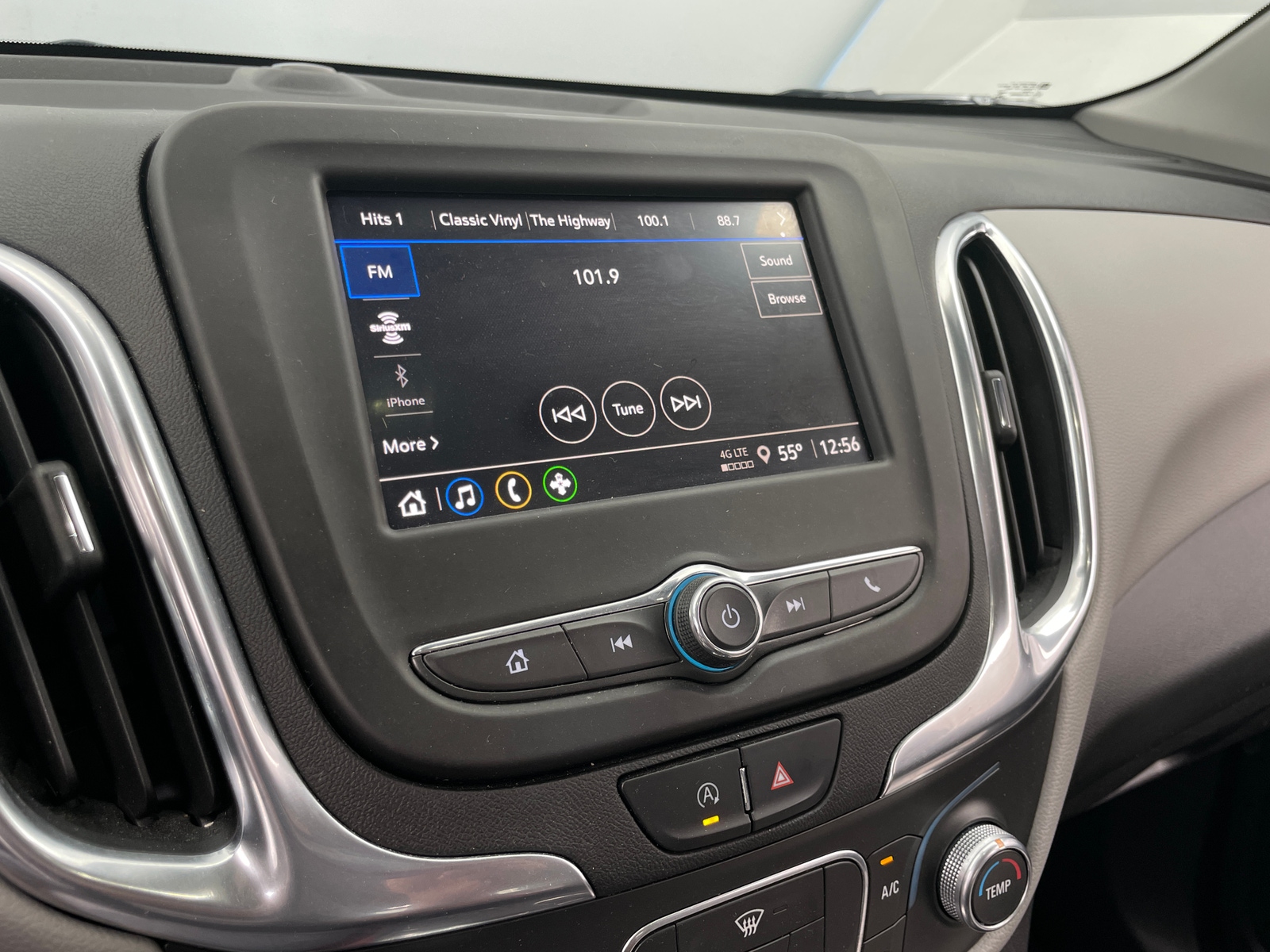Thumbnail: 2022 Chevrolet Equinox - 4