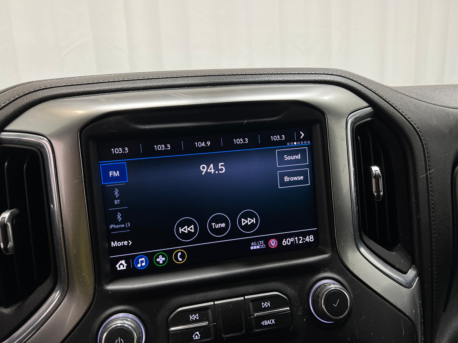 Thumbnail: 2020 Chevrolet Silverado 1500 - 4