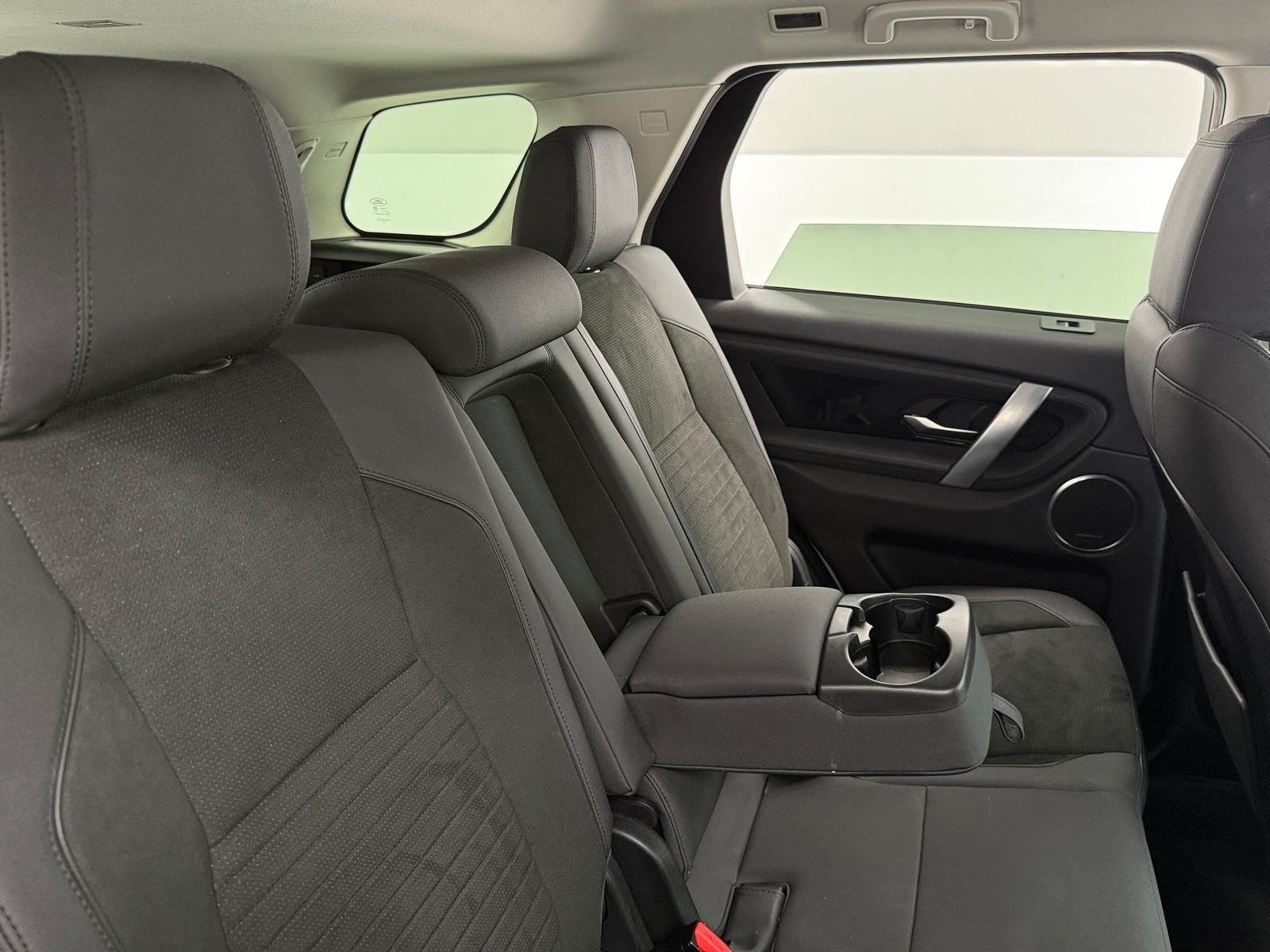 Thumbnail: 2020 Land Rover Discovery Sport - 5