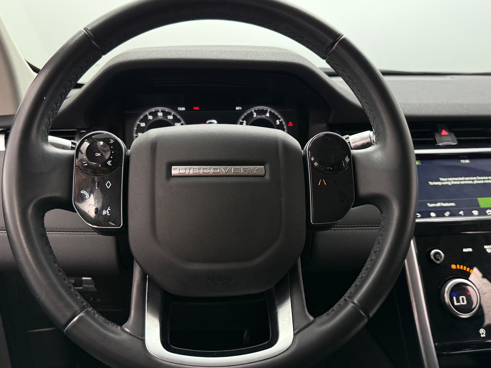 Thumbnail: 2020 Land Rover Discovery Sport - 4