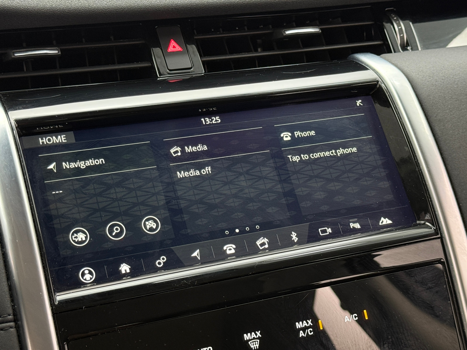 Thumbnail: 2020 Land Rover Discovery Sport - 3