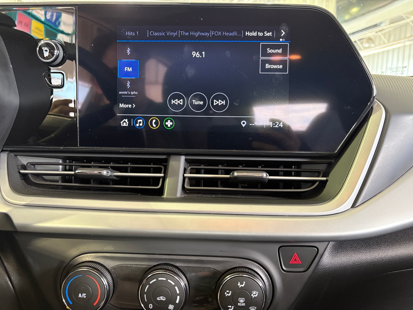 Thumbnail: 2025 Chevrolet Trax - 4