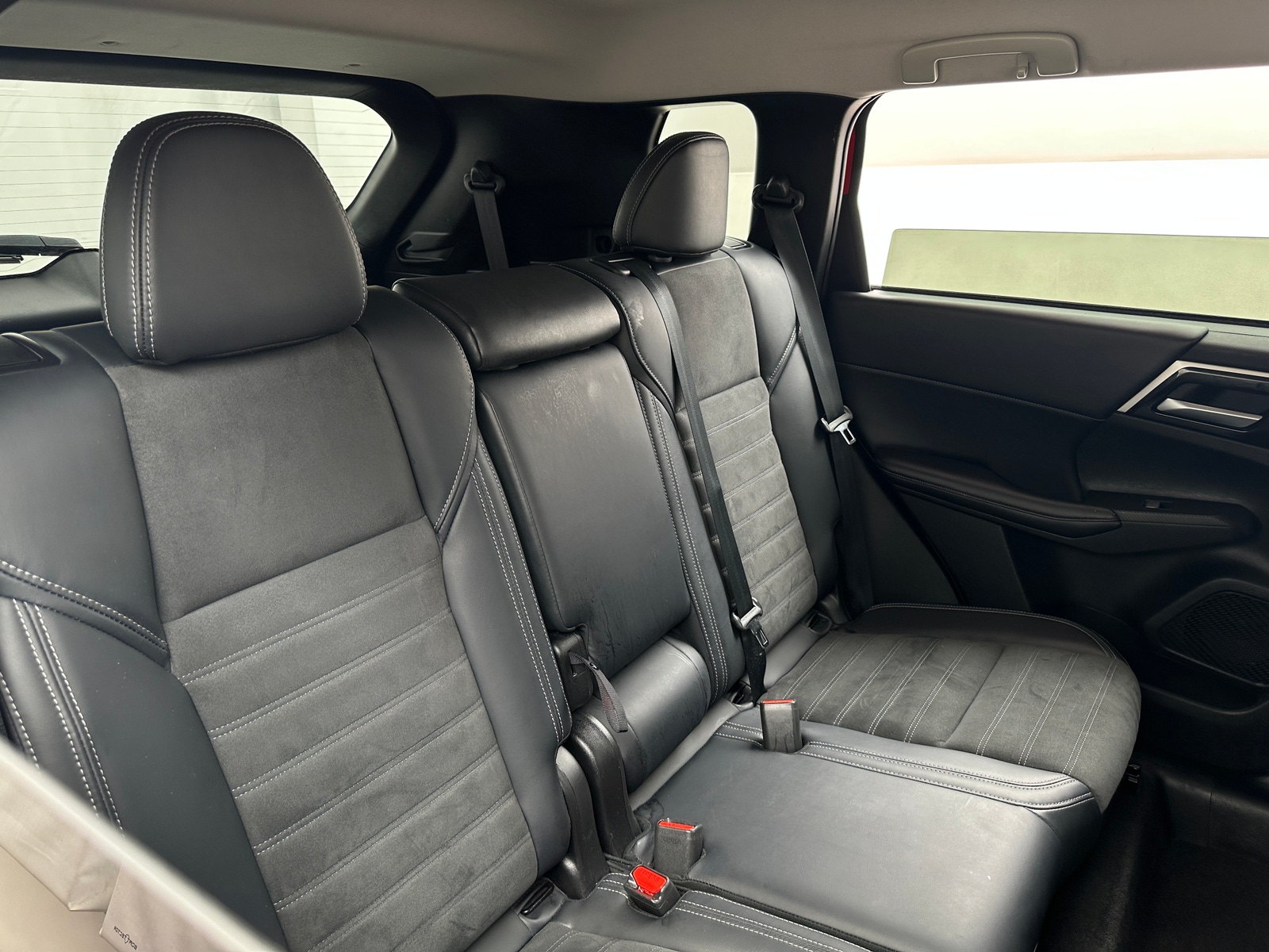 Thumbnail: 2023 Mitsubishi Outlander - 5