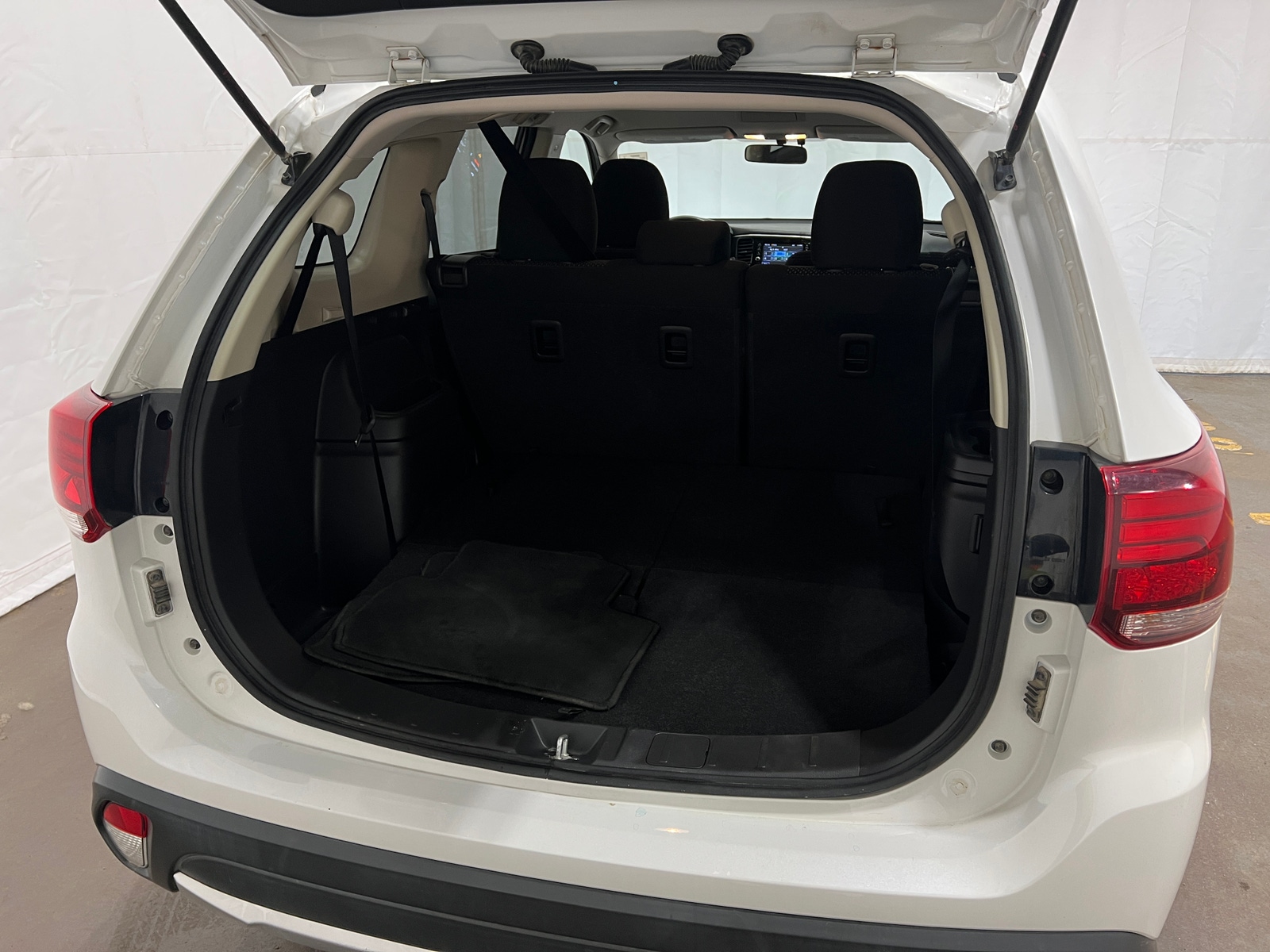 Thumbnail: 2018 Mitsubishi Outlander - 7