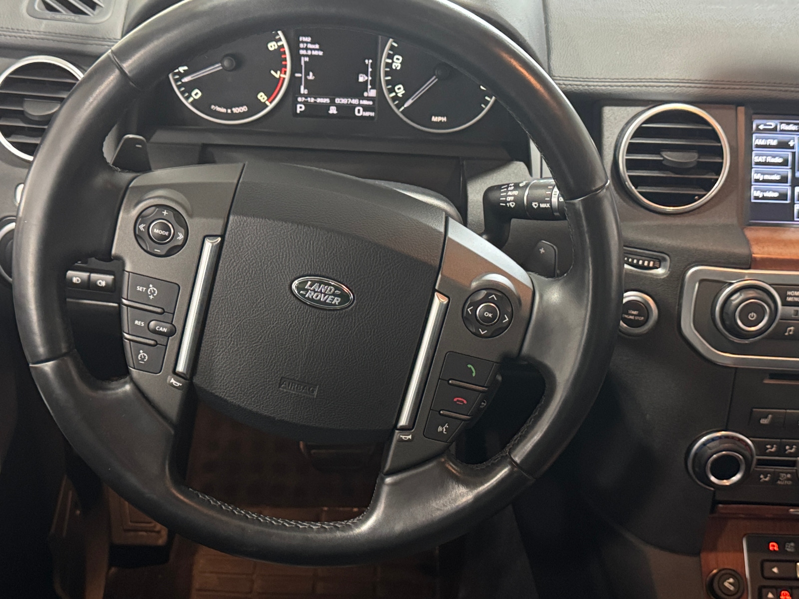 Thumbnail: 2016 Land Rover LR4 - 4