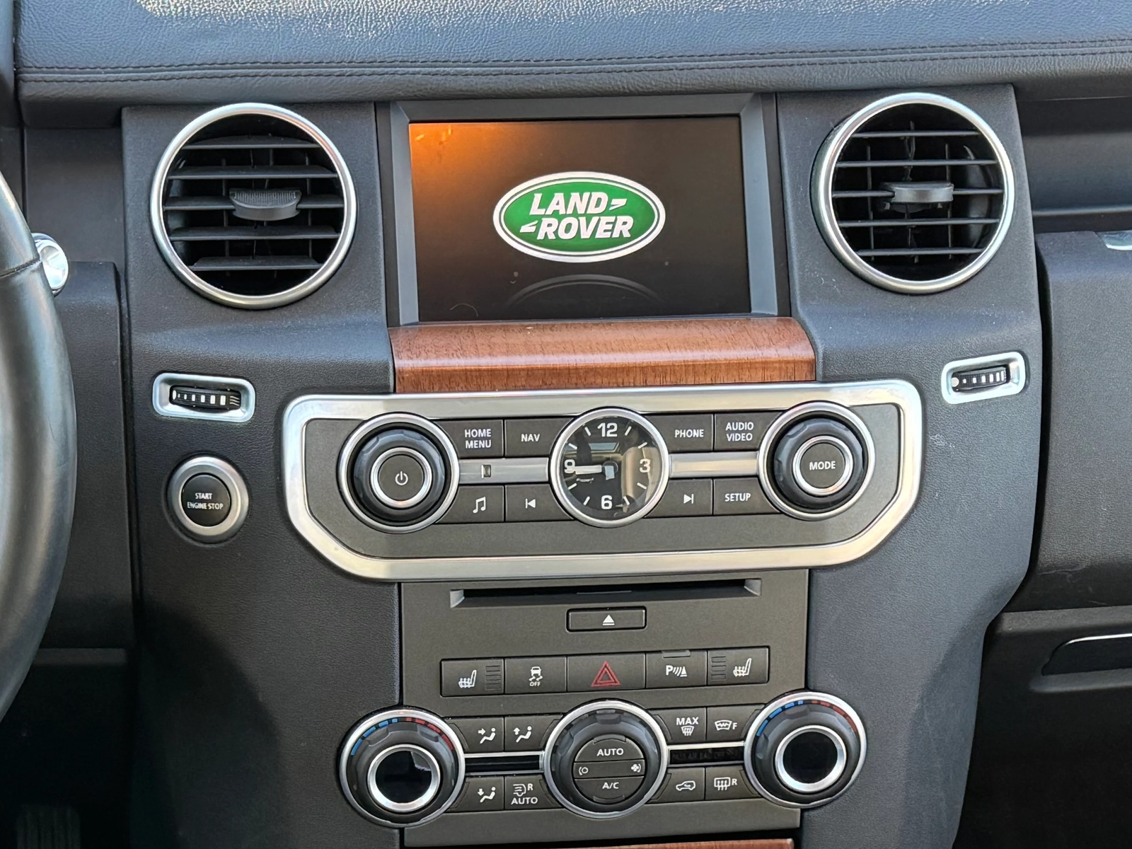 Thumbnail: 2016 Land Rover LR4 - 3