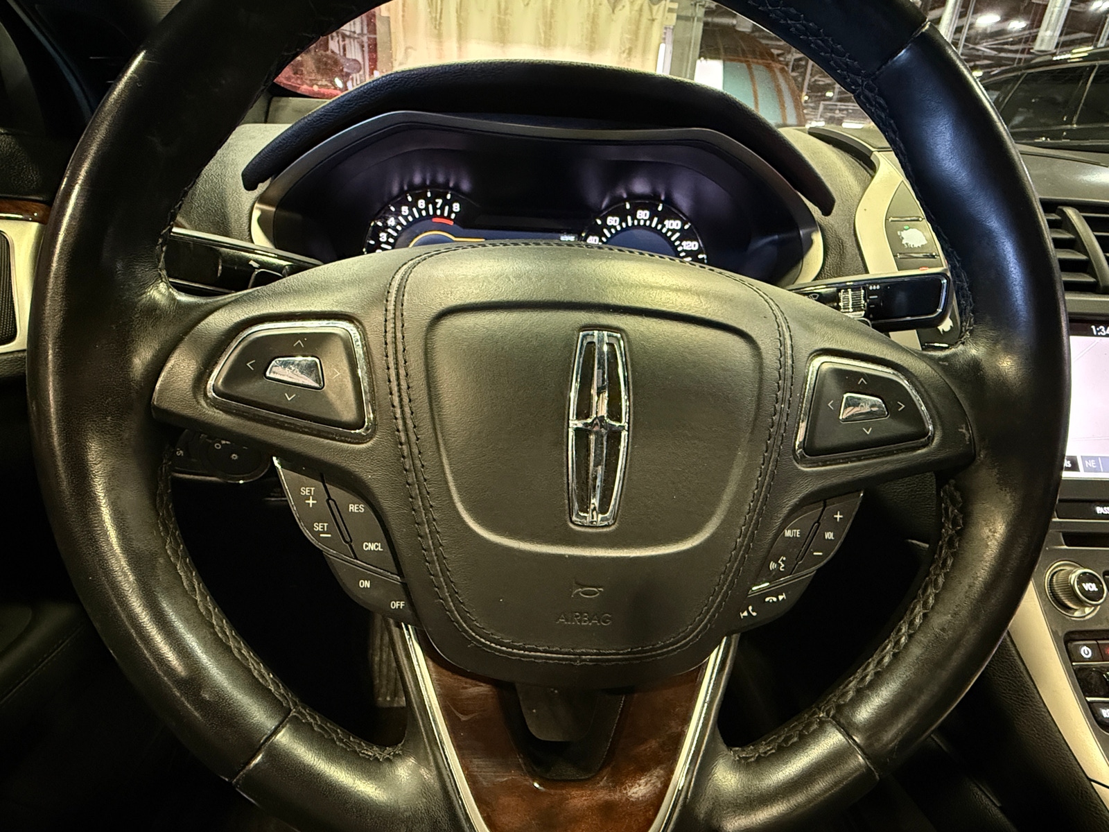 Thumbnail: 2017 Lincoln MKZ - 4