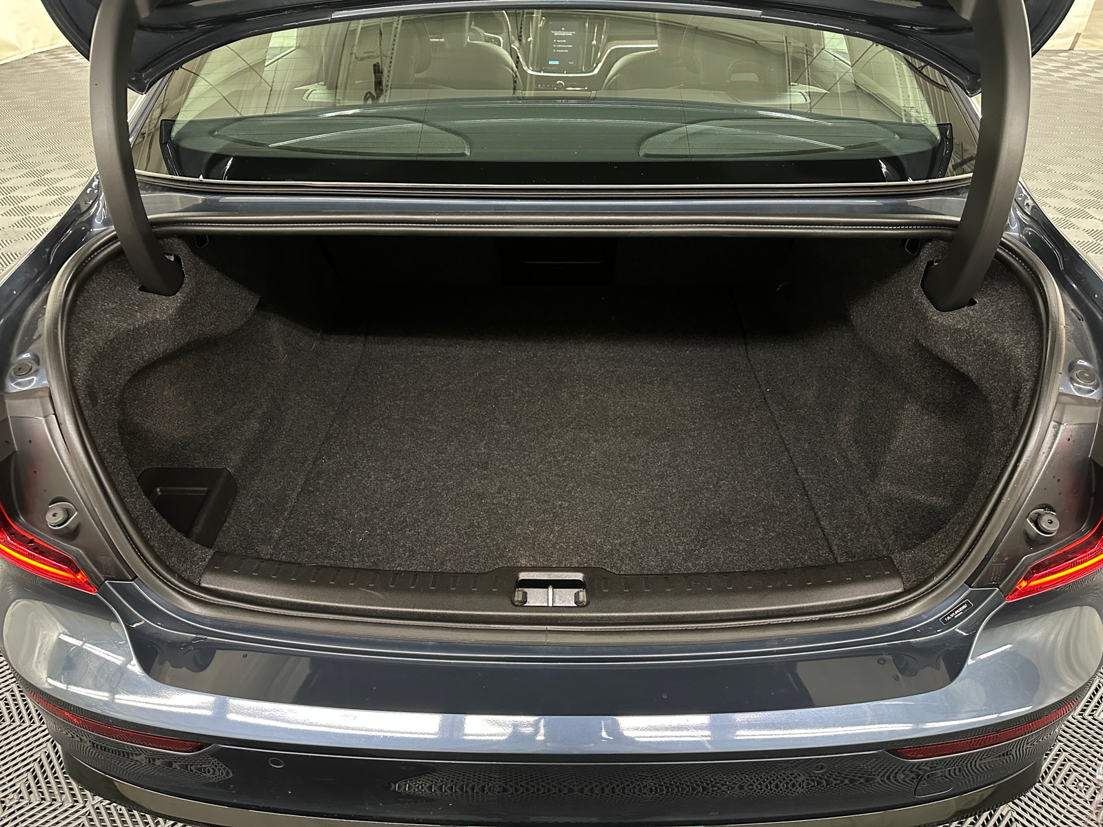 Thumbnail: 2024 Volvo S60 - 6