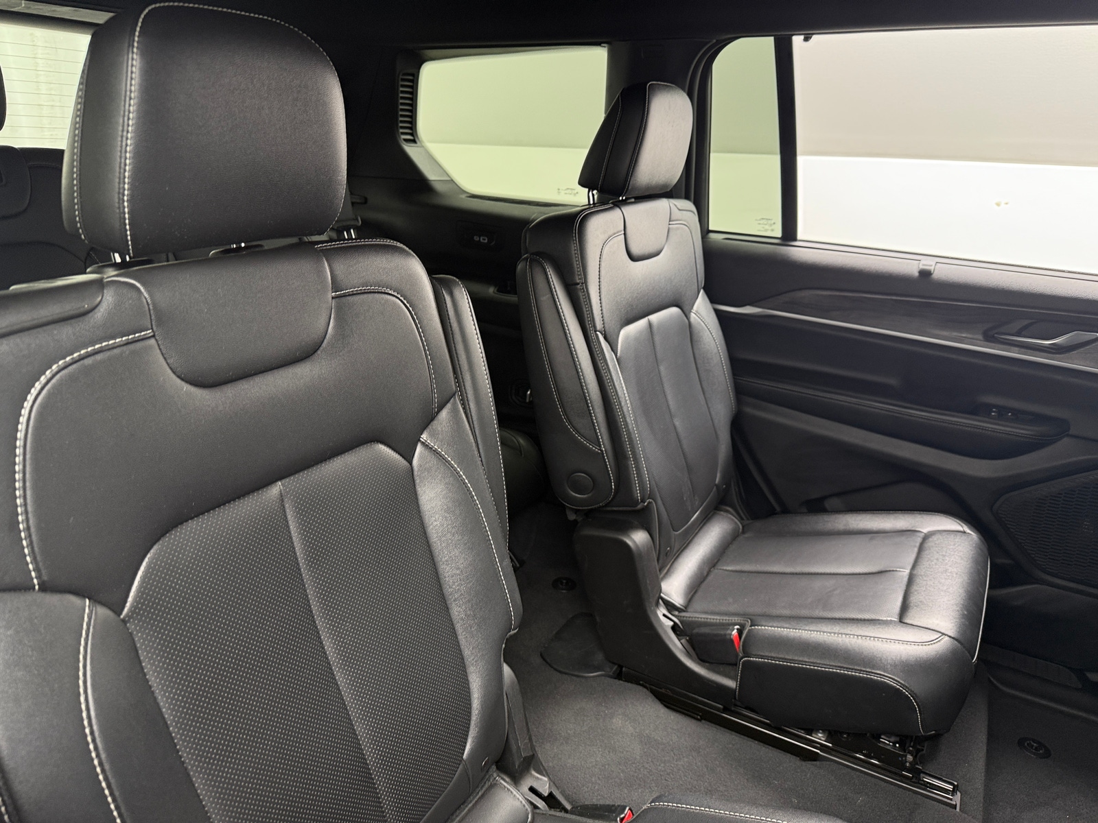 Thumbnail: 2024 Jeep Grand Cherokee L - 5
