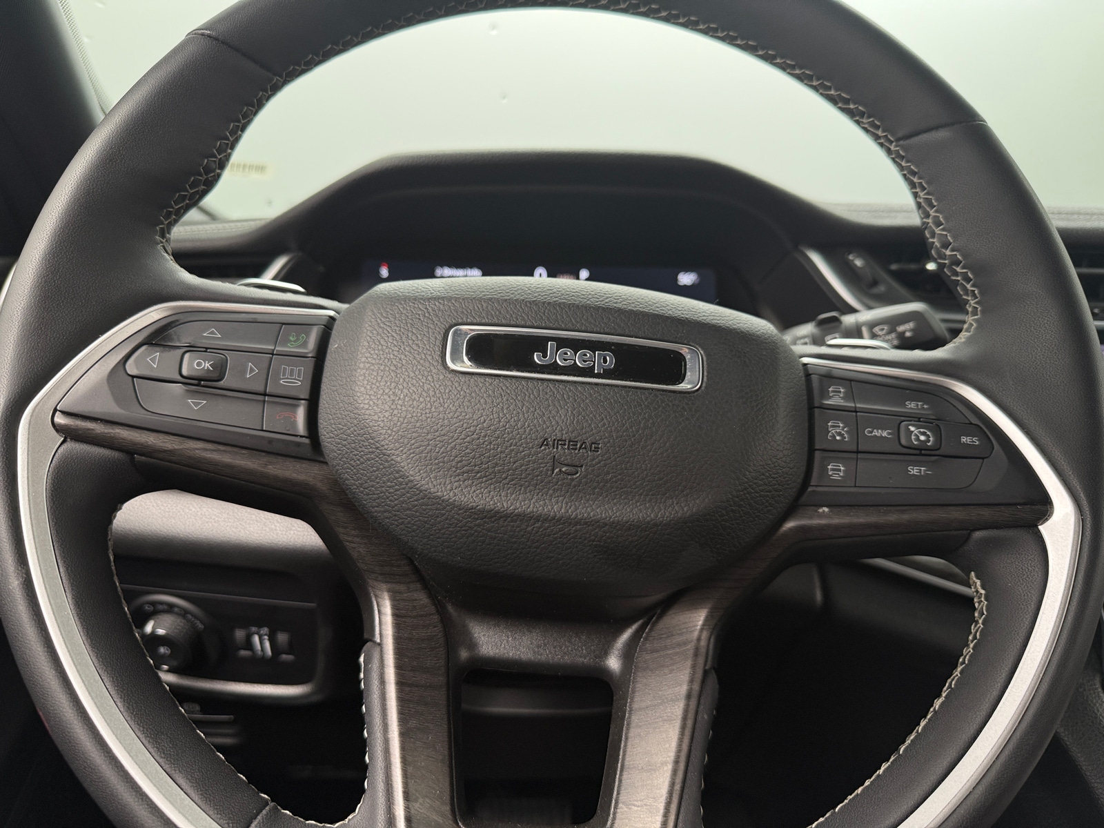 Thumbnail: 2024 Jeep Grand Cherokee L - 4