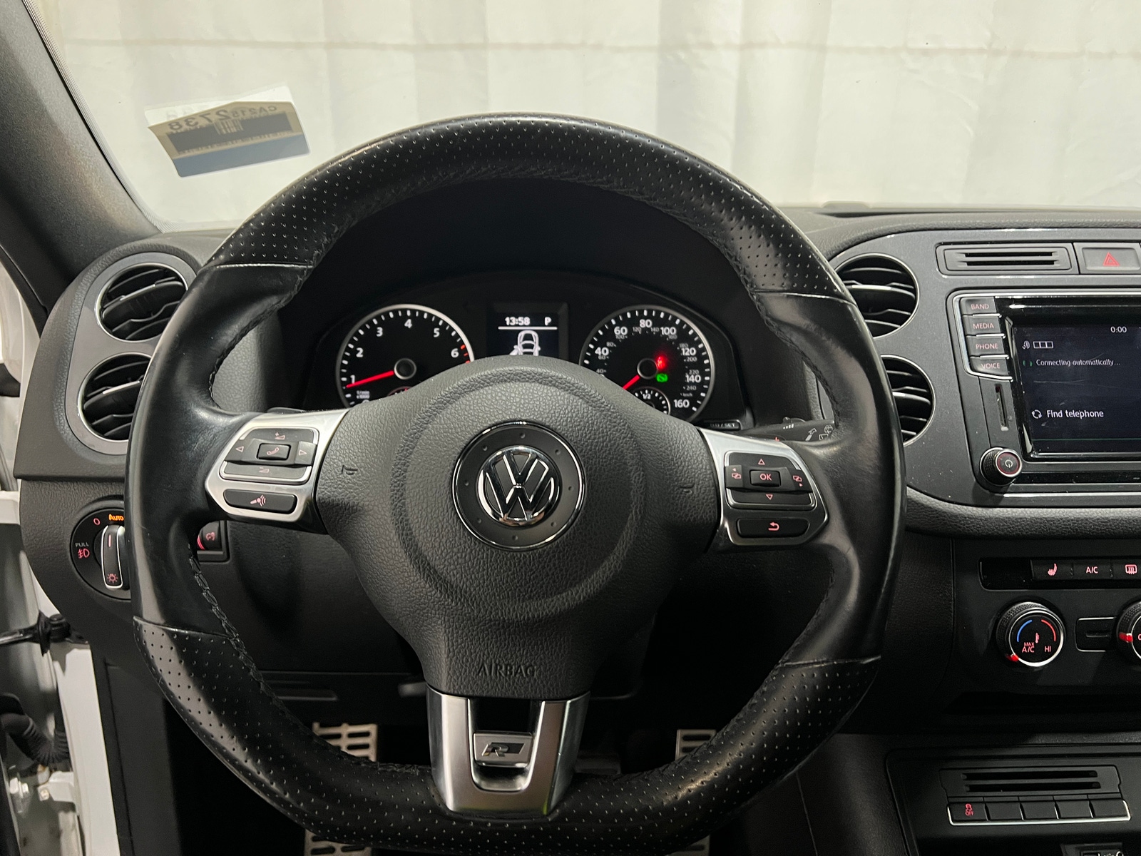 Thumbnail: 2016 Volkswagen Tiguan - 4
