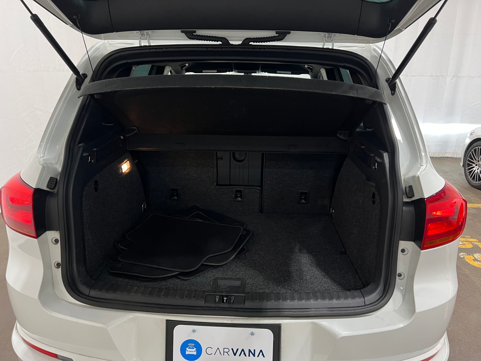 Thumbnail: 2016 Volkswagen Tiguan - 6