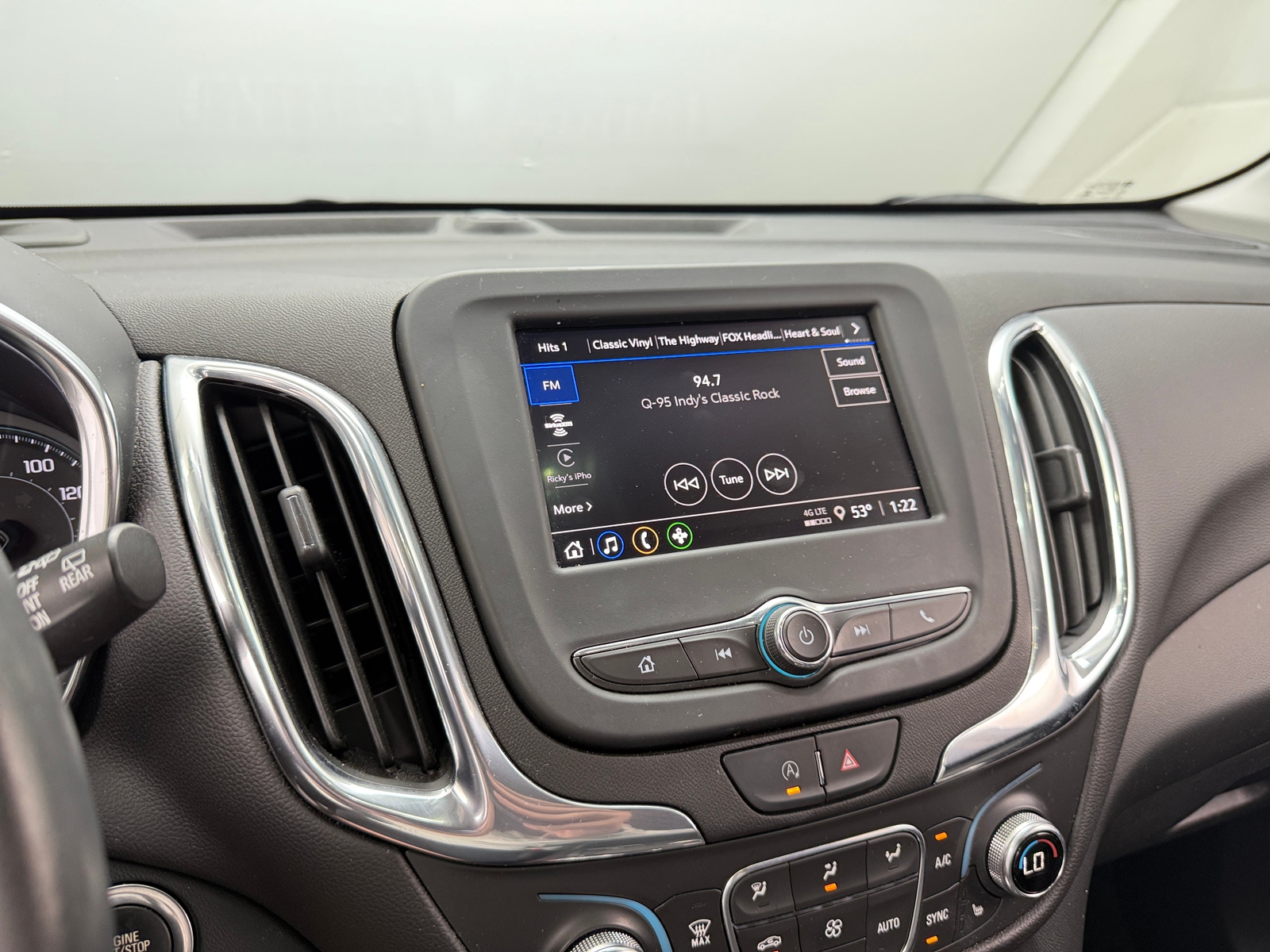 Thumbnail: 2022 Chevrolet Equinox - 4