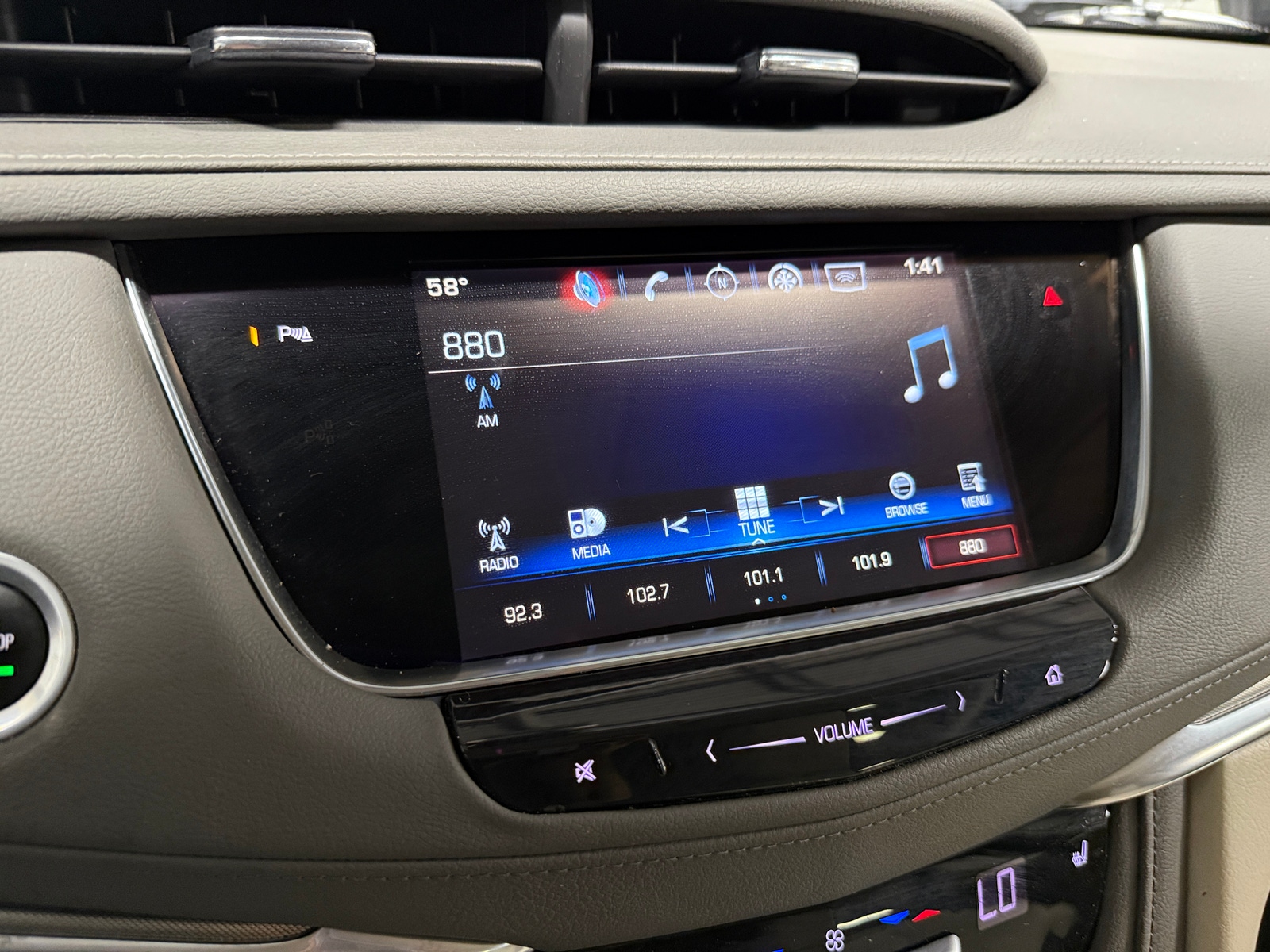 Thumbnail: 2017 Cadillac XT5 - 3