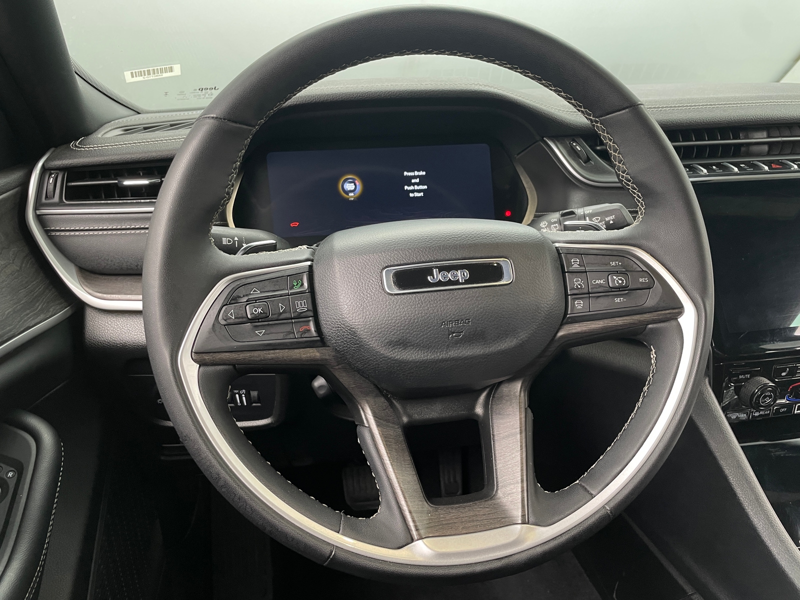 Thumbnail: 2024 Jeep Grand Cherokee L - 4