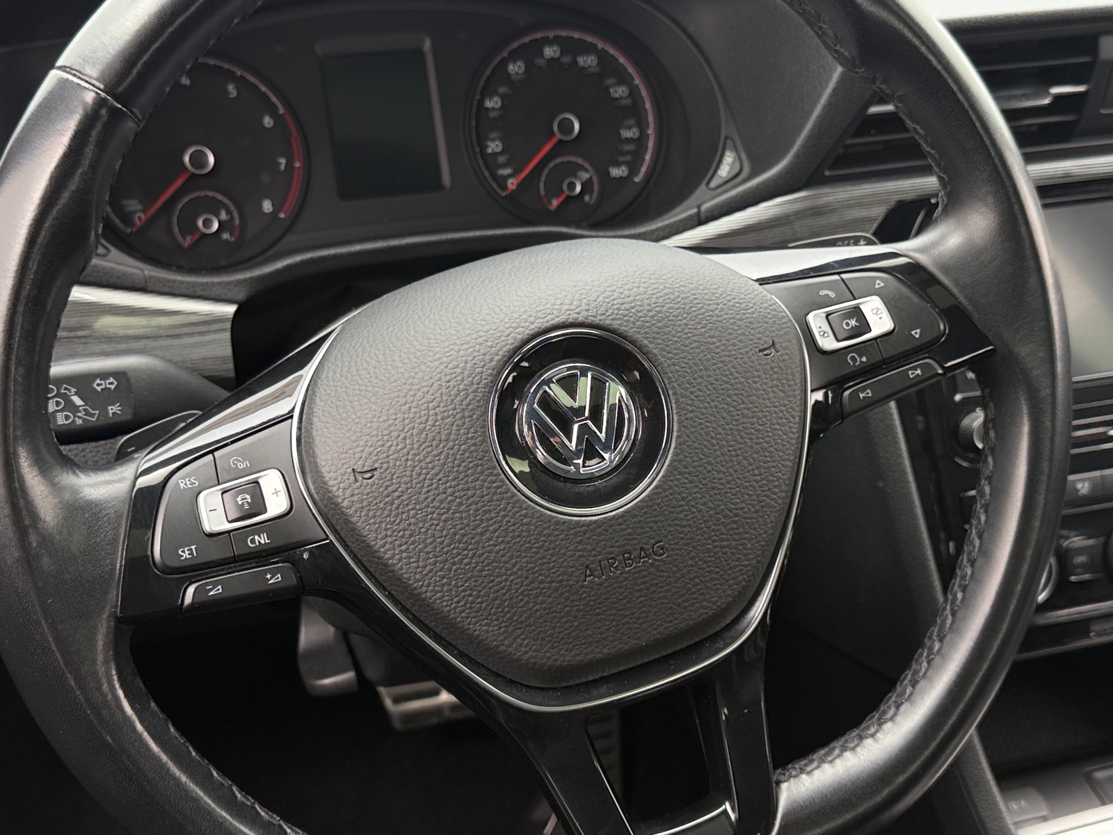 Thumbnail: 2022 Volkswagen Passat - 4