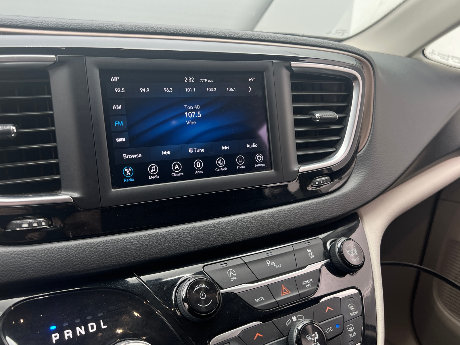 Thumbnail: 2019 Chrysler Pacifica - 3