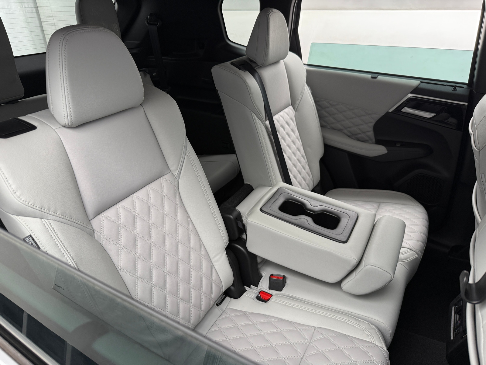 Thumbnail: 2023 Mitsubishi Outlander - 5
