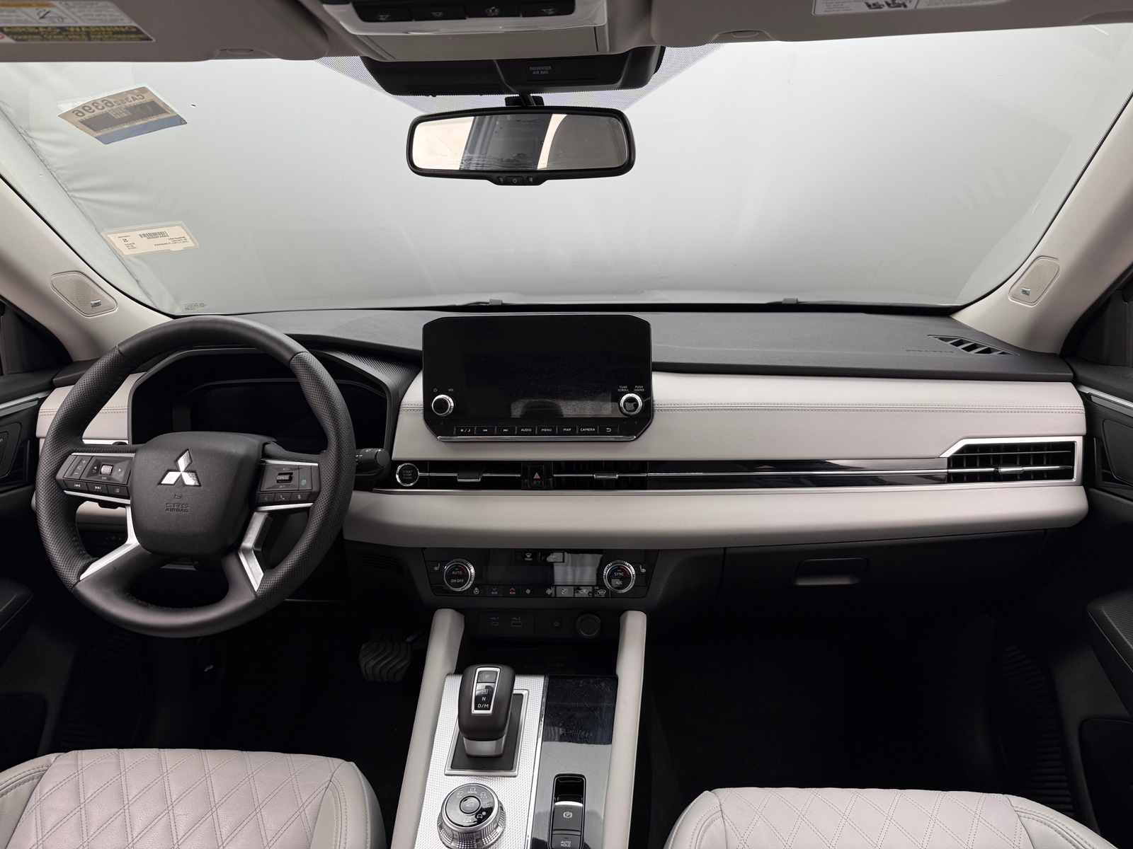 Thumbnail: 2023 Mitsubishi Outlander - 2