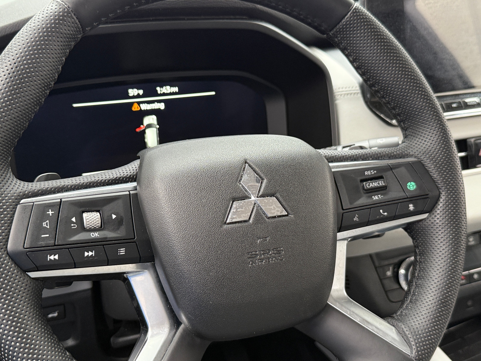 Thumbnail: 2023 Mitsubishi Outlander - 4