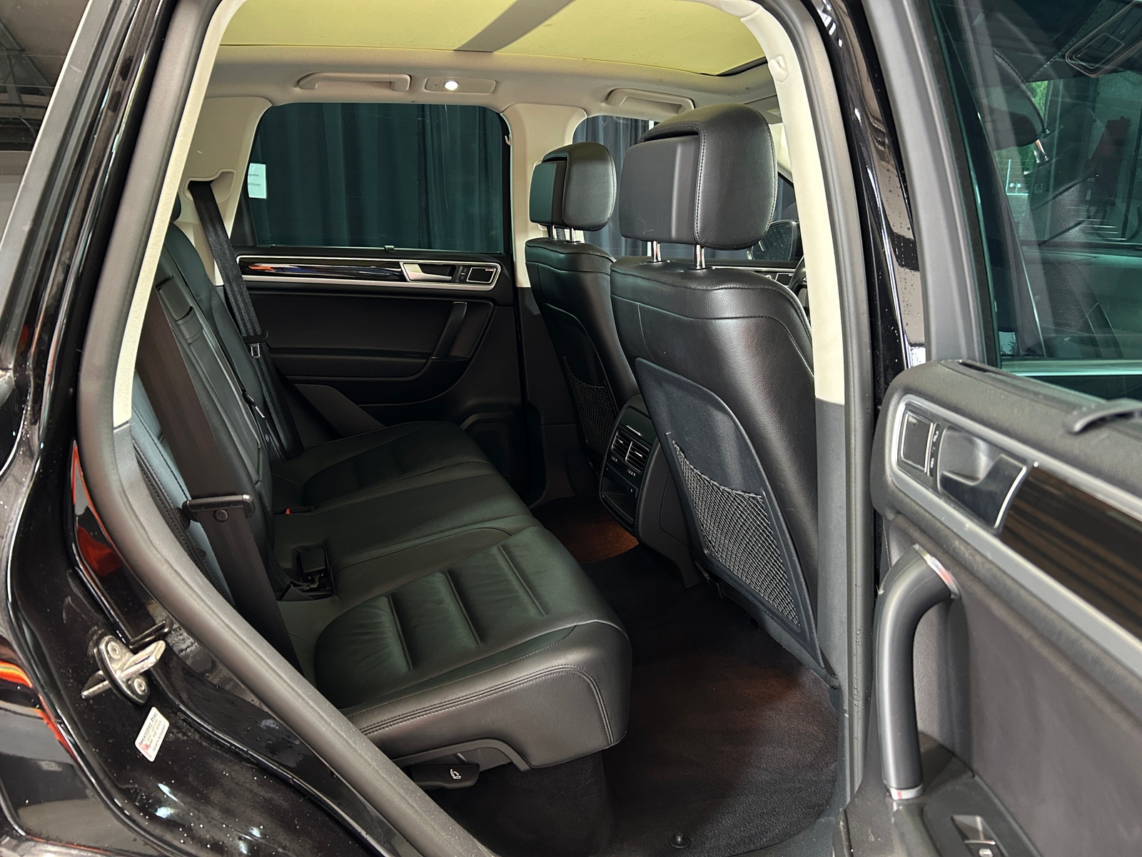 Thumbnail: 2017 Volkswagen Touareg - 5