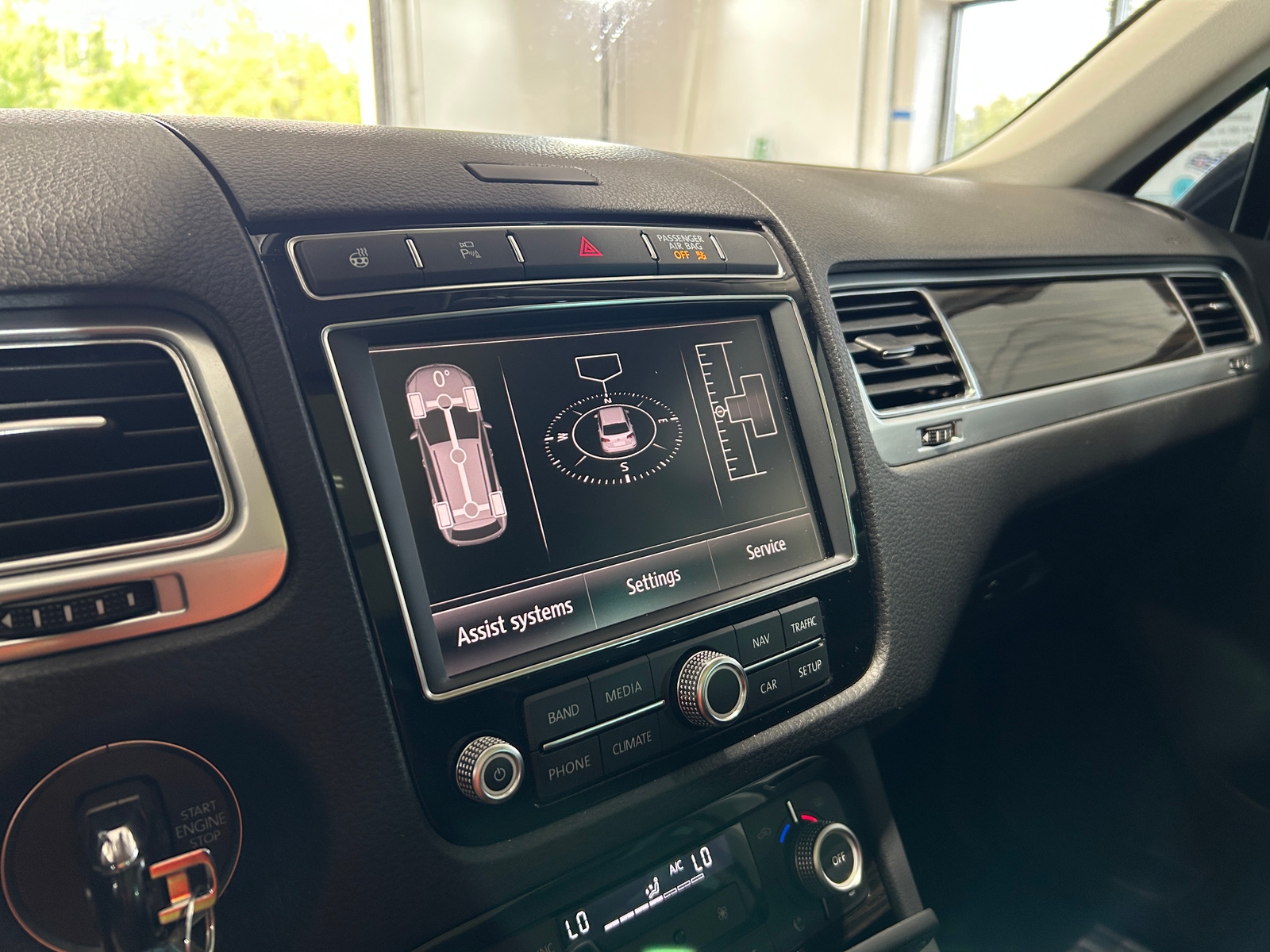 Thumbnail: 2017 Volkswagen Touareg - 3