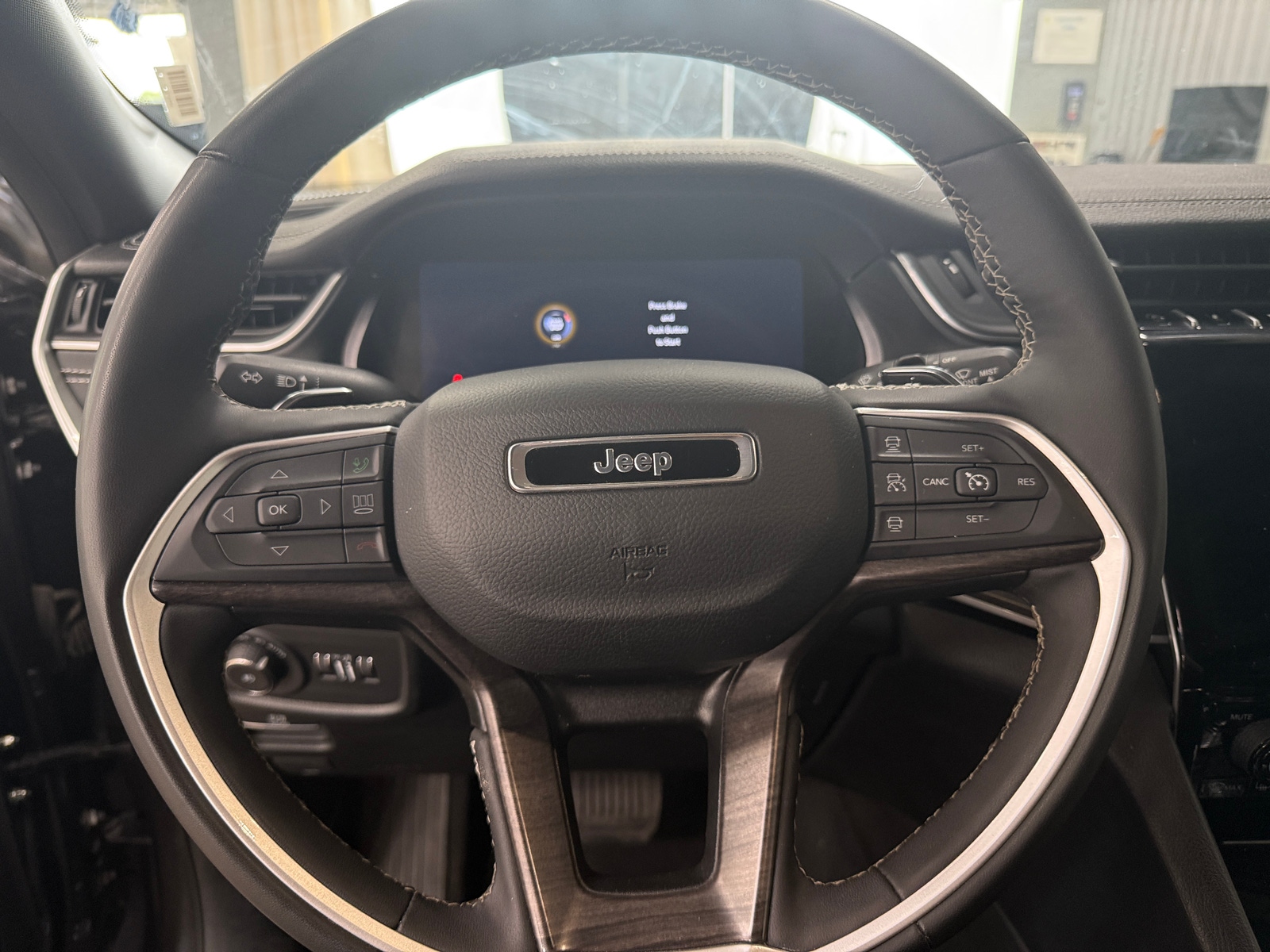 Thumbnail: 2024 Jeep Grand Cherokee L - 4