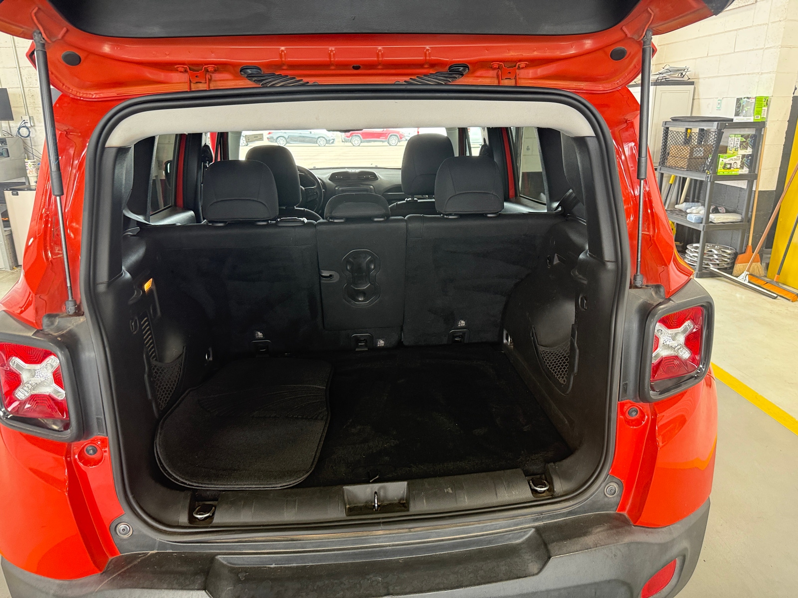 Thumbnail: 2018 Jeep Renegade - 7