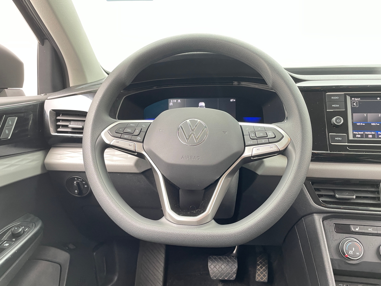 Thumbnail: 2022 Volkswagen Taos - 5