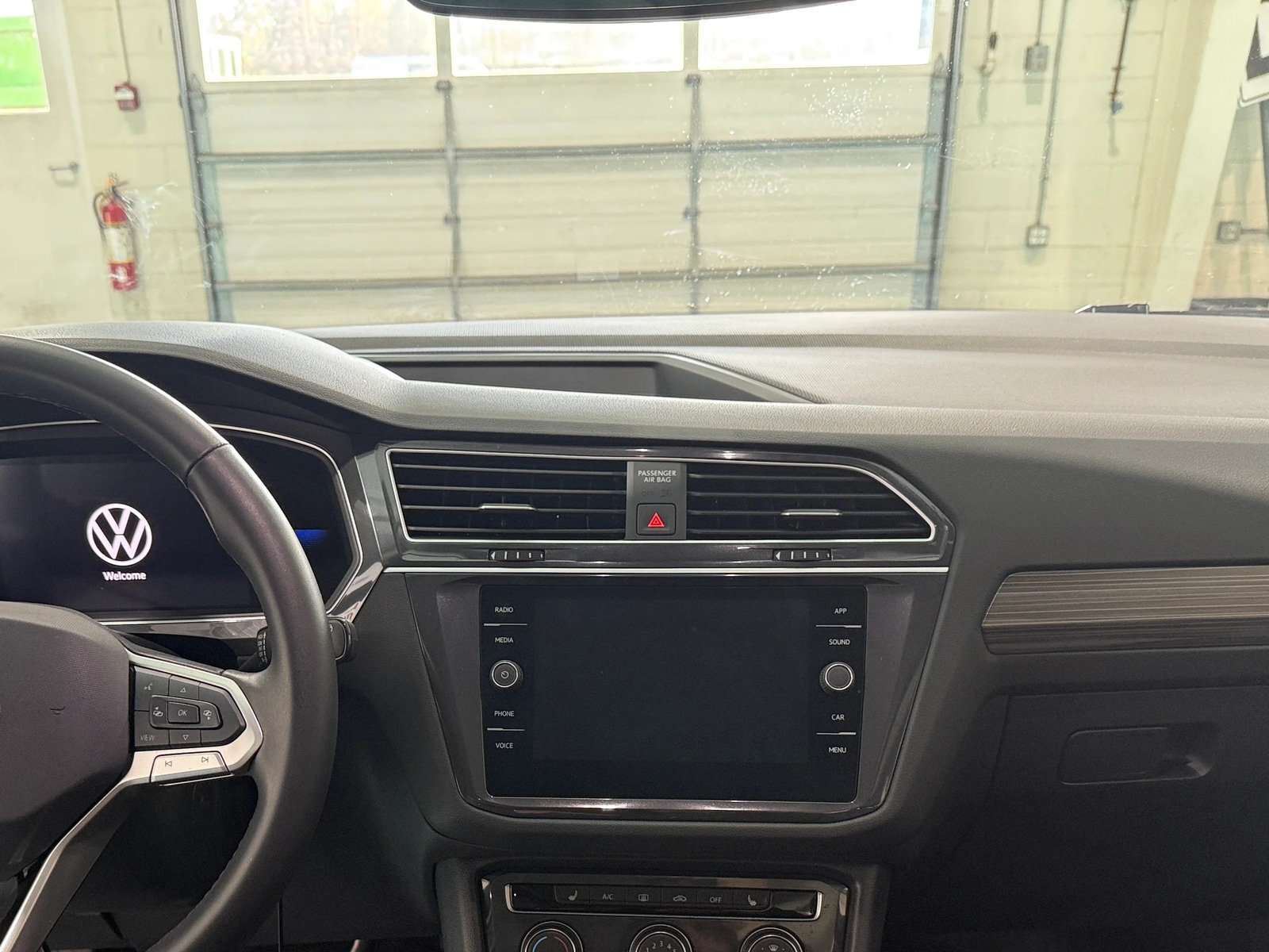 Thumbnail: 2024 Volkswagen Tiguan - 2