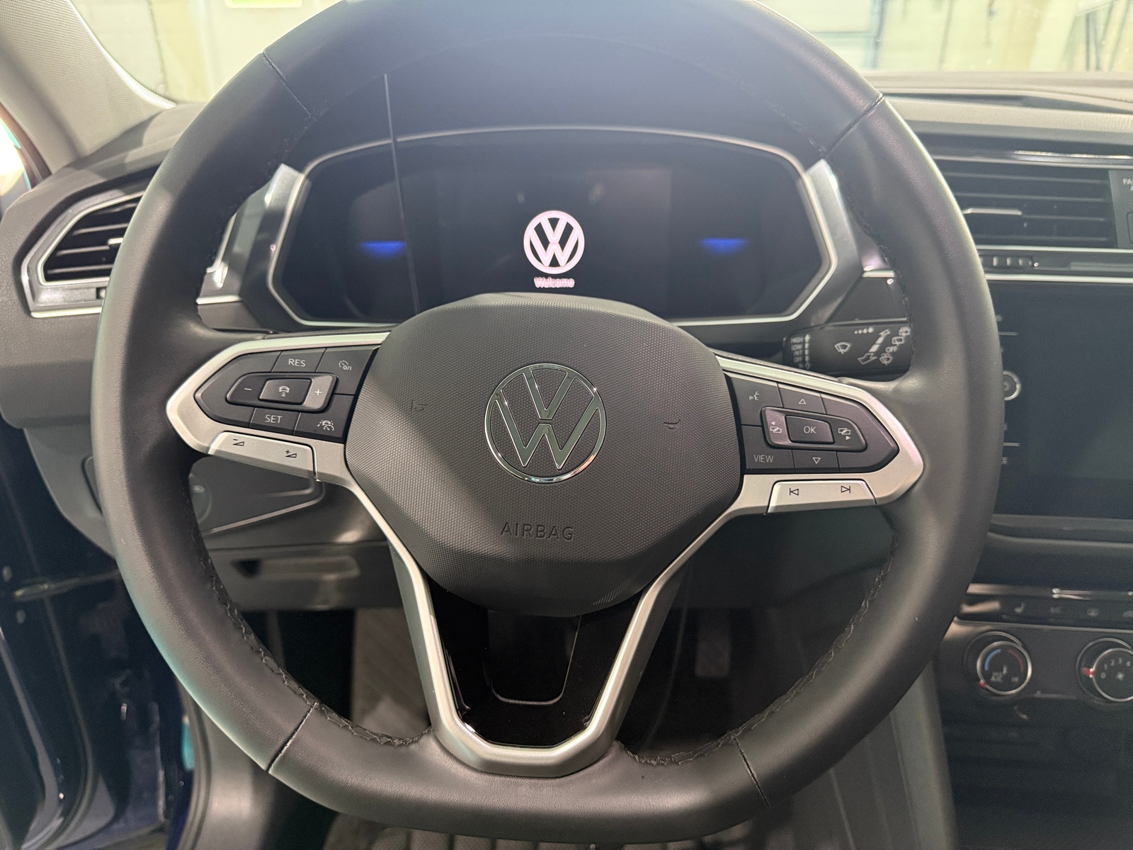 Thumbnail: 2024 Volkswagen Tiguan - 4